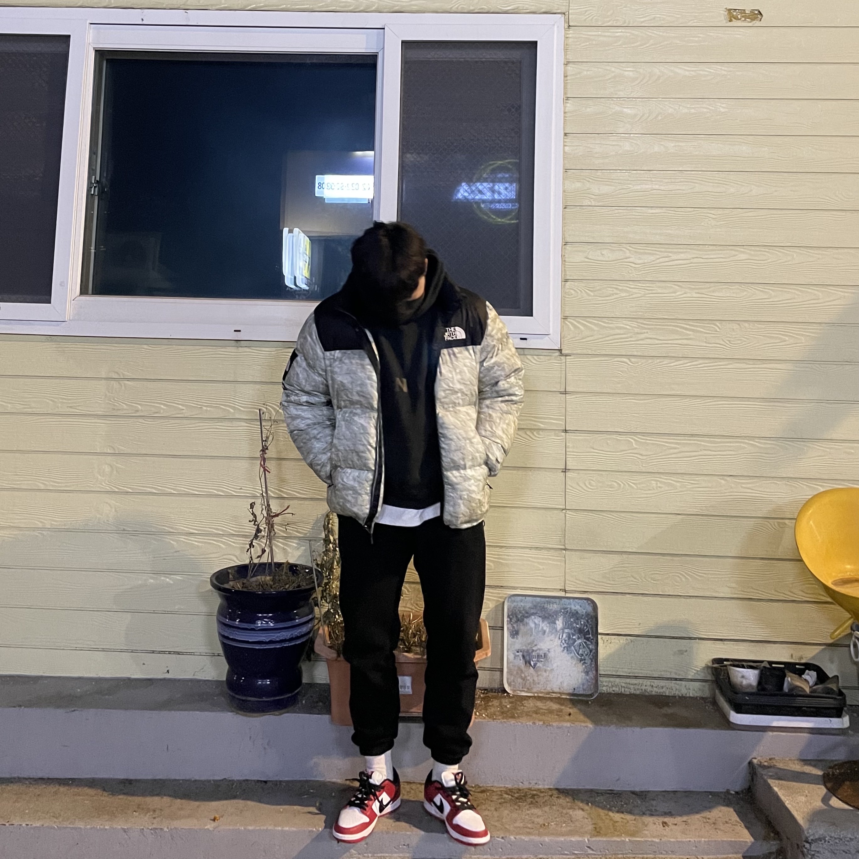 Supreme x The North Face Paper Print Nuptse Jacket - 19FW, Essentials 3D Silicon Applique Pullover Hoodie Dark Slate/Black 2020 착용 스타일