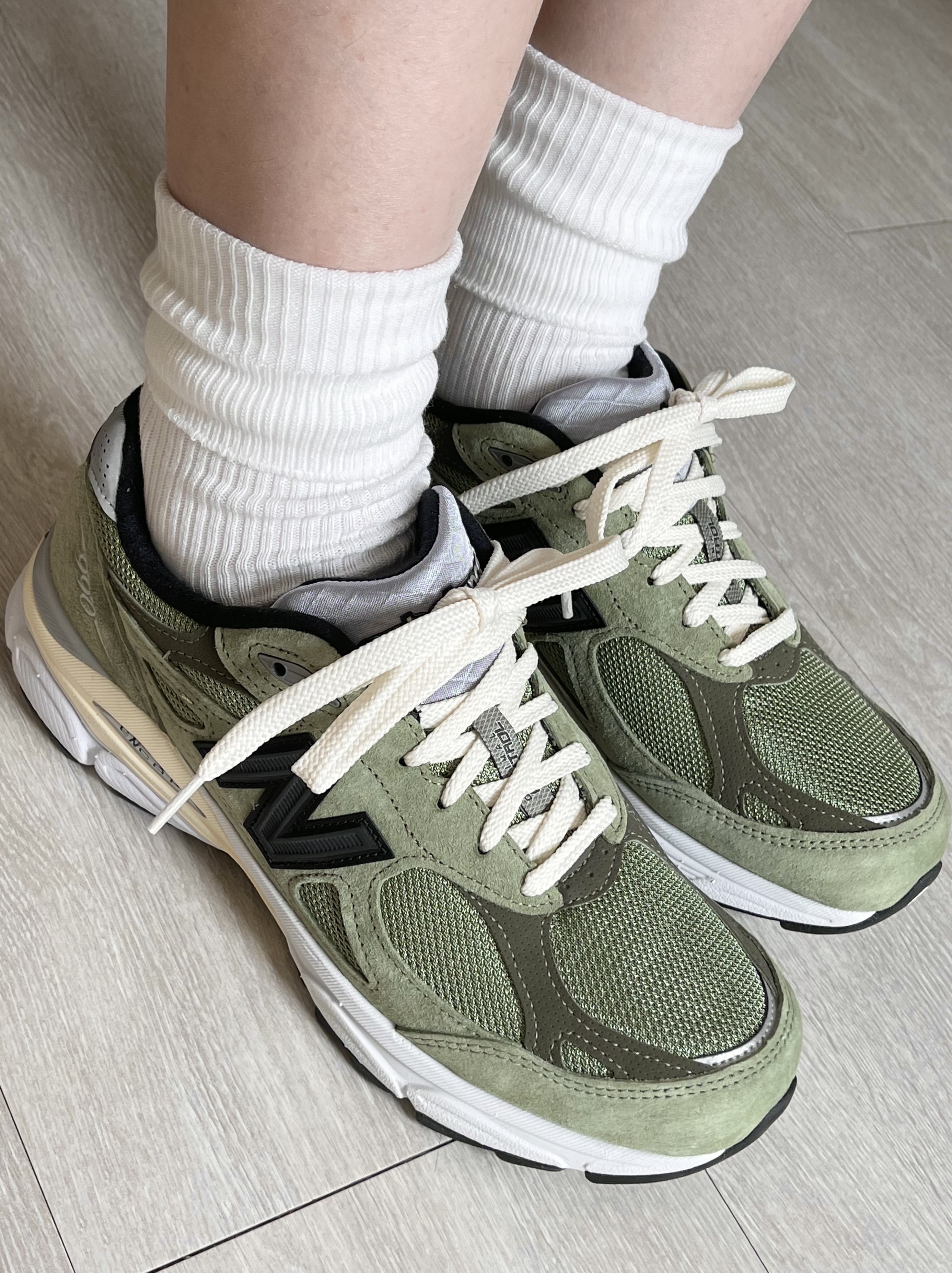 New Balance x JJJJound 990v3 Olive 착용 스타일 - 4
