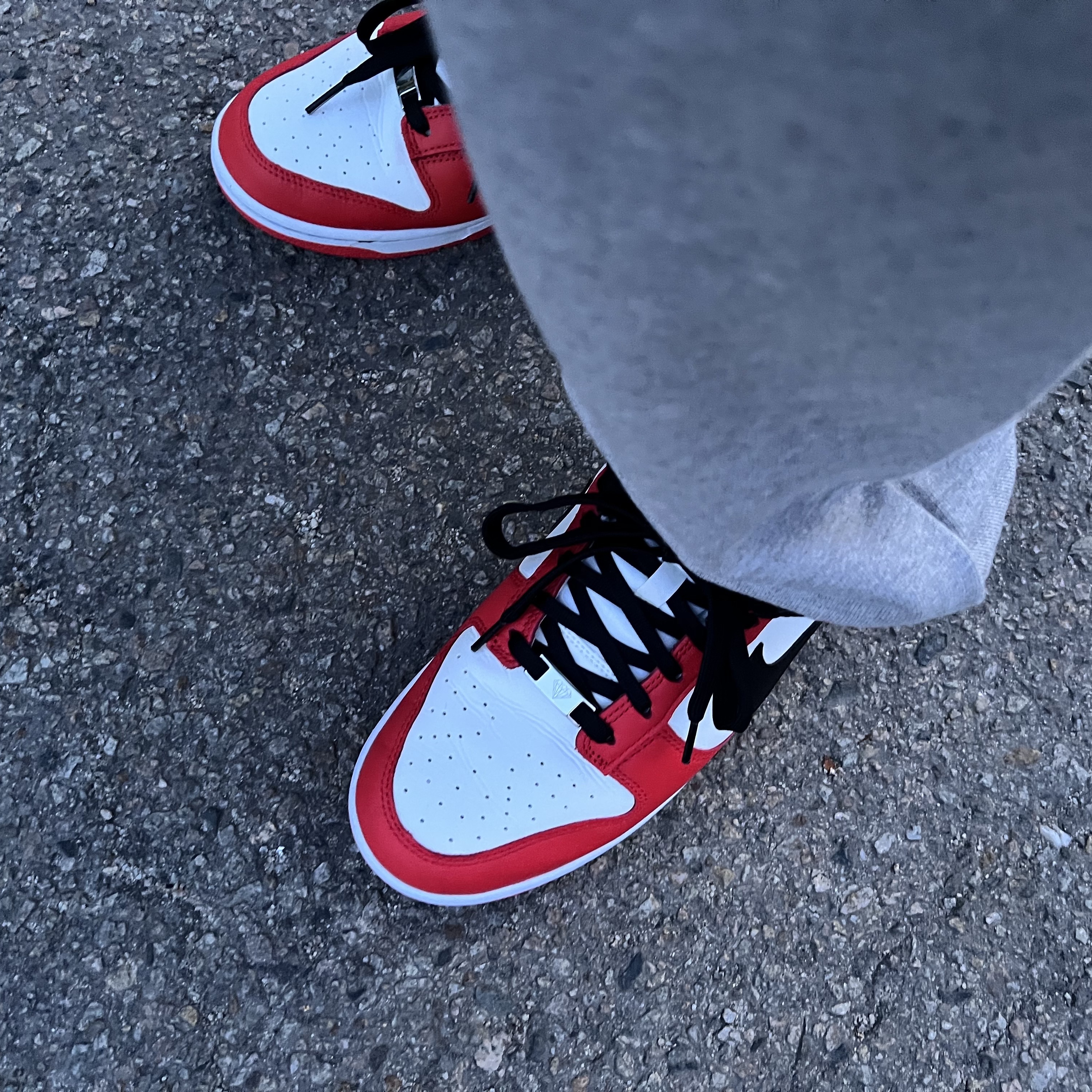 Nike x NBA Dunk Low Retro EMB Black and Chile Red 착용 스타일