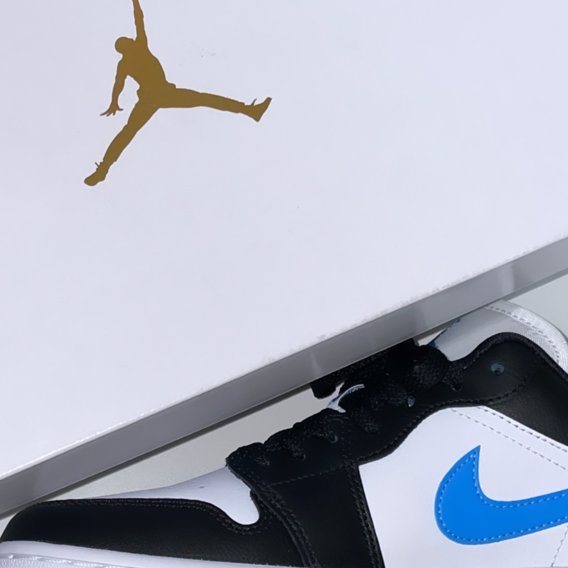 (W) Jordan 1 Low Black University Blue 착용 스타일 - 1