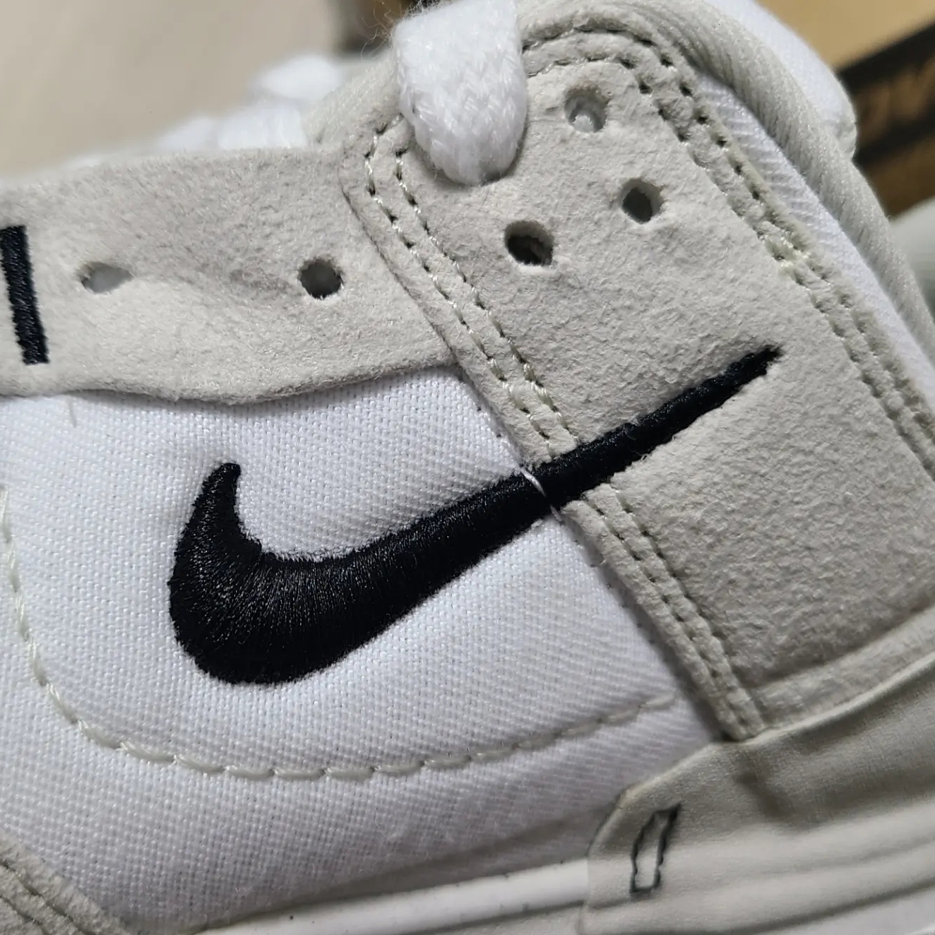 (W) Nike Dunk Low Disrupt 2 White Light Bone 착용 스타일 - 3