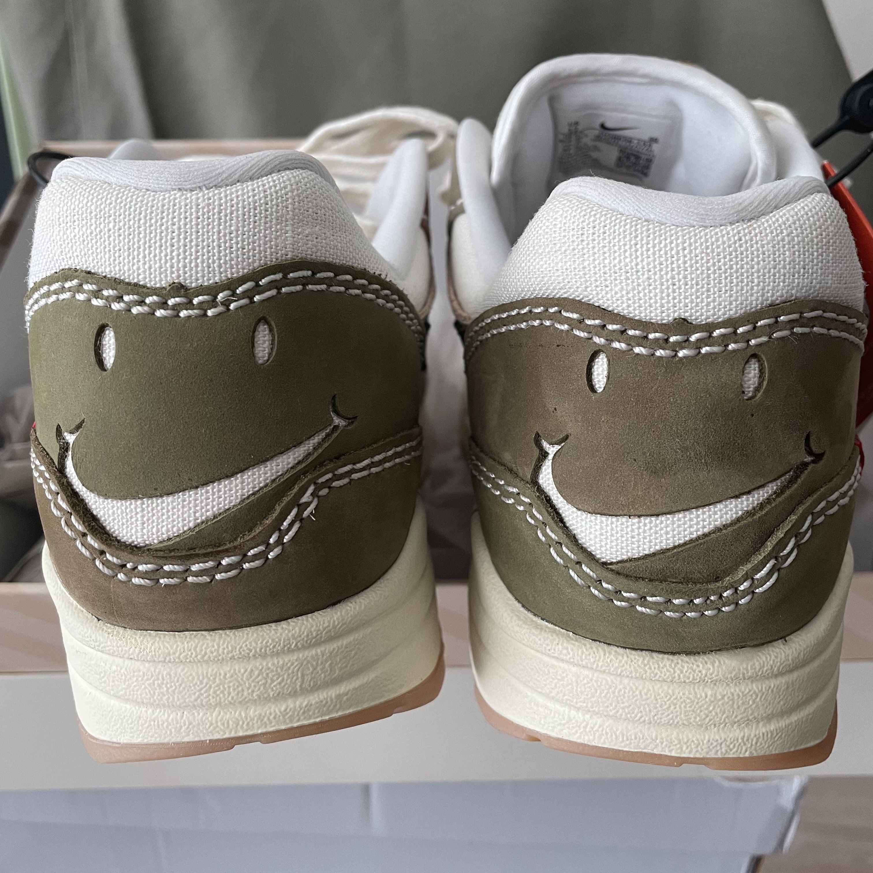 (W) Nike Air Max 1 Premium Wabisabi 착용 스타일 - 3