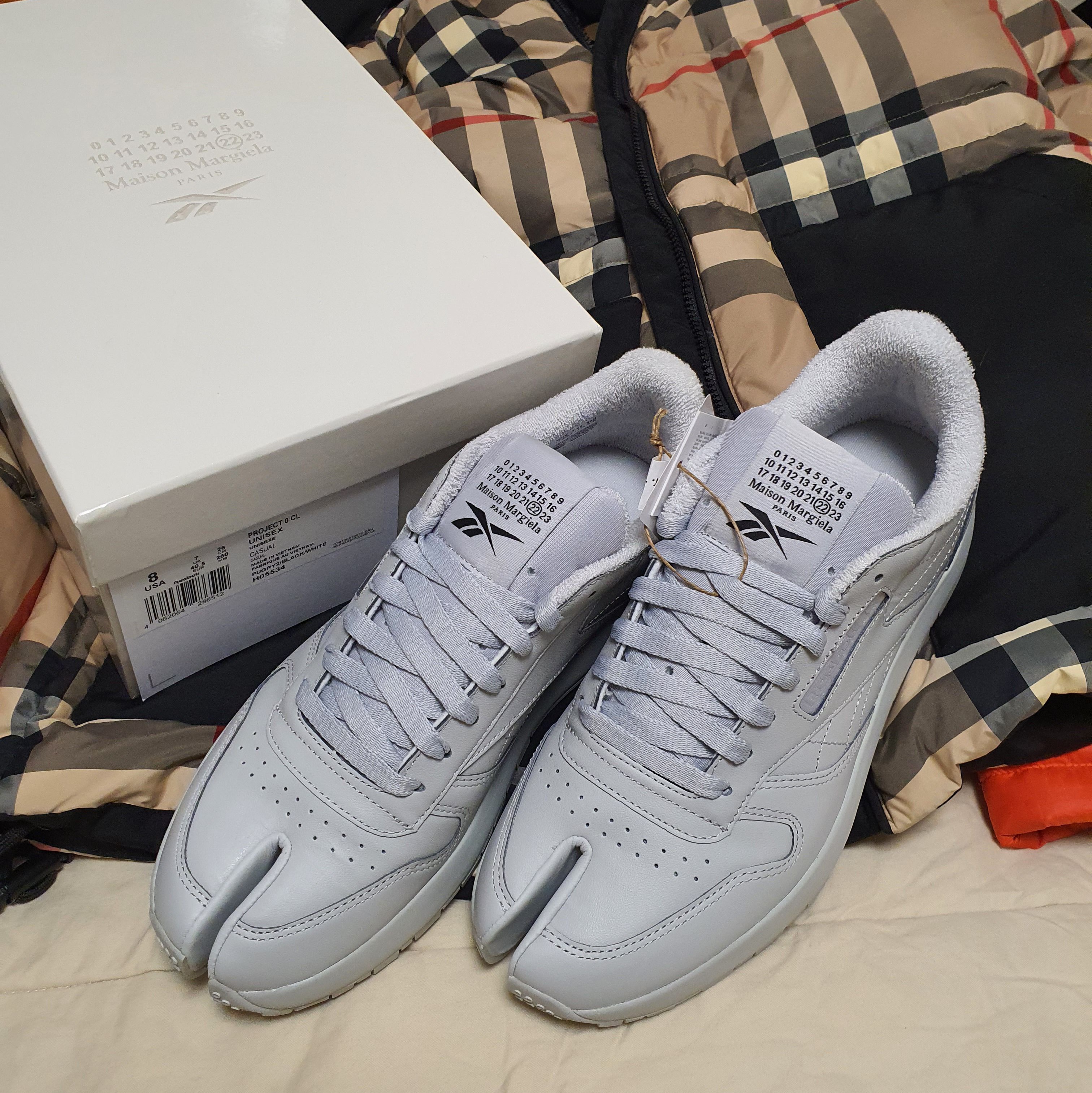 Reebok x Maison Margiela Classic Leather Tabi Shoes Grey 착용 스타일