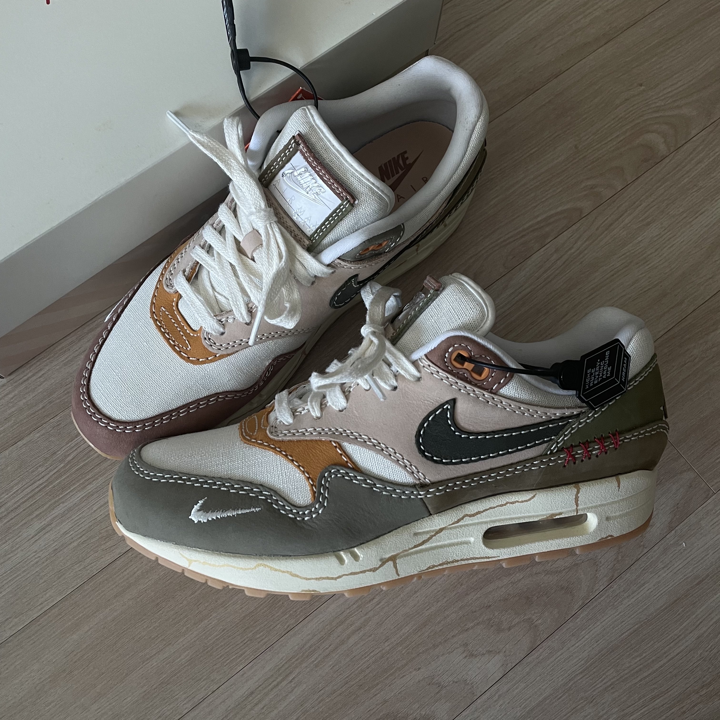 (W) Nike Air Max 1 Premium Wabisabi 착용 스타일 - 2