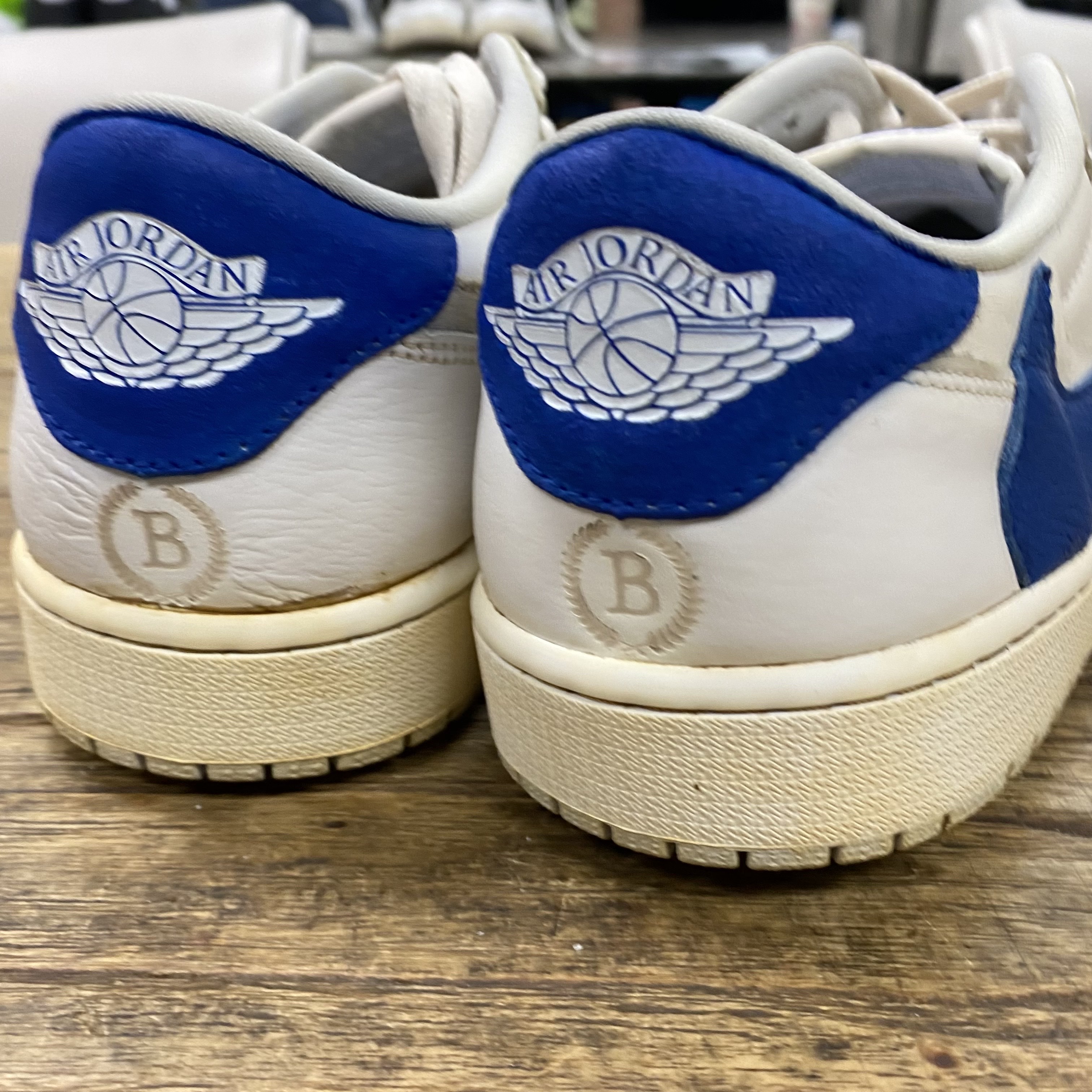 Jordan 1 Low OG Neutral Grey, Jordan 1 x Travis Scott x Fragment Retro Low OG SP Military Blue 착용 스타일 - 4