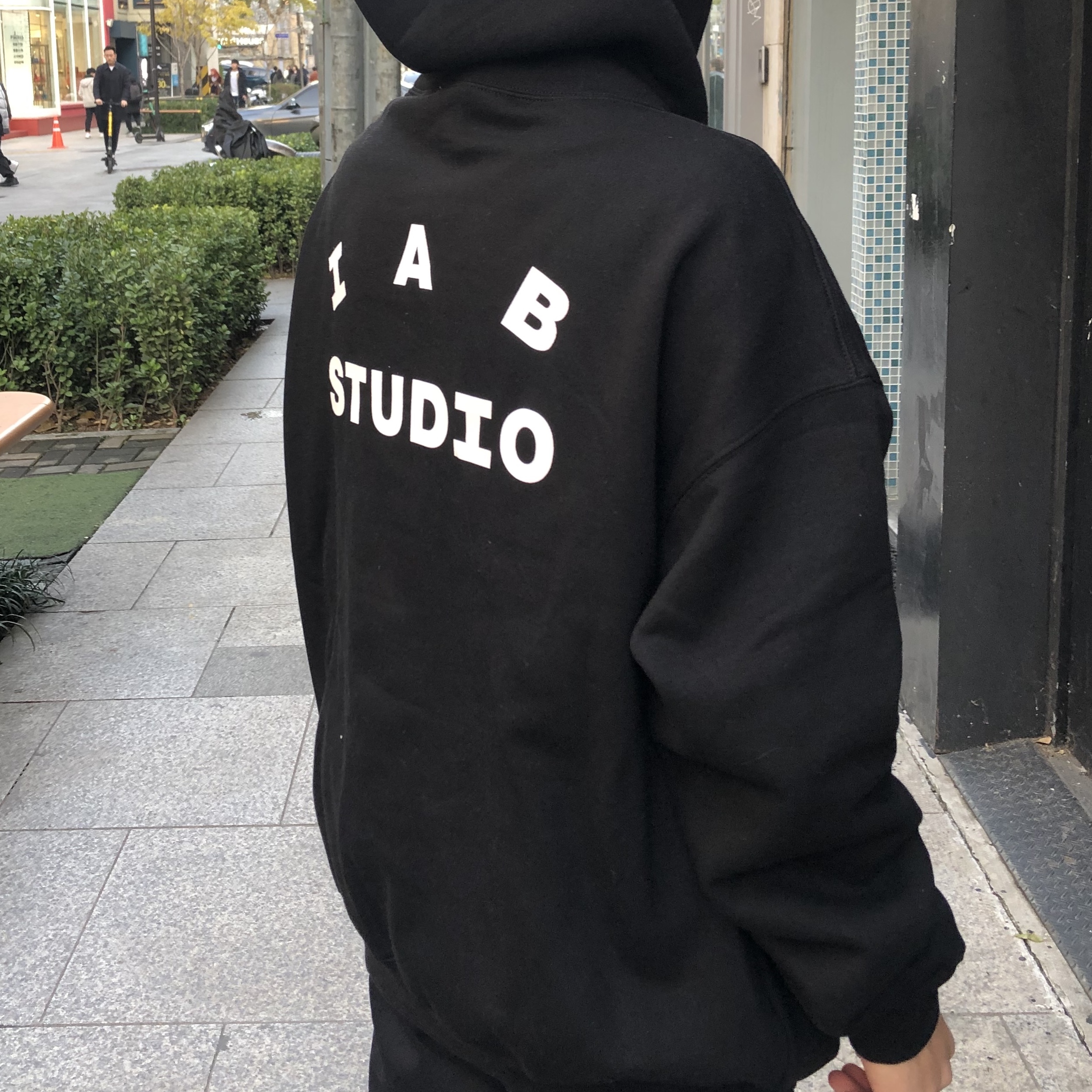 IAB Studio Hoodie Black White, Nike Air Force 1 '07 Low White 착용 스타일 - 2