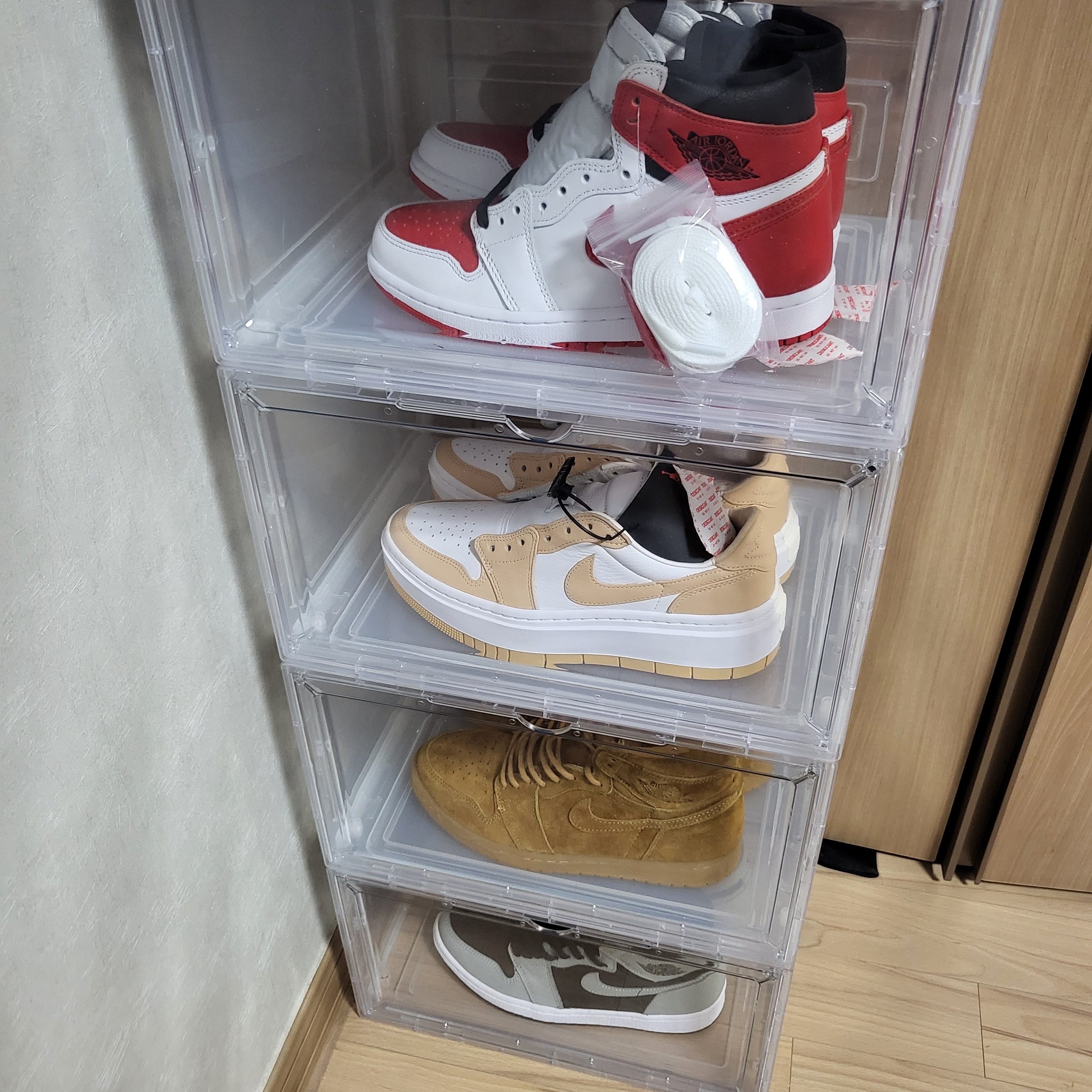 Jordan 1 Retro High OG Heritage, (W) Jordan 1 Elevate Low White Onyx 착용 스타일