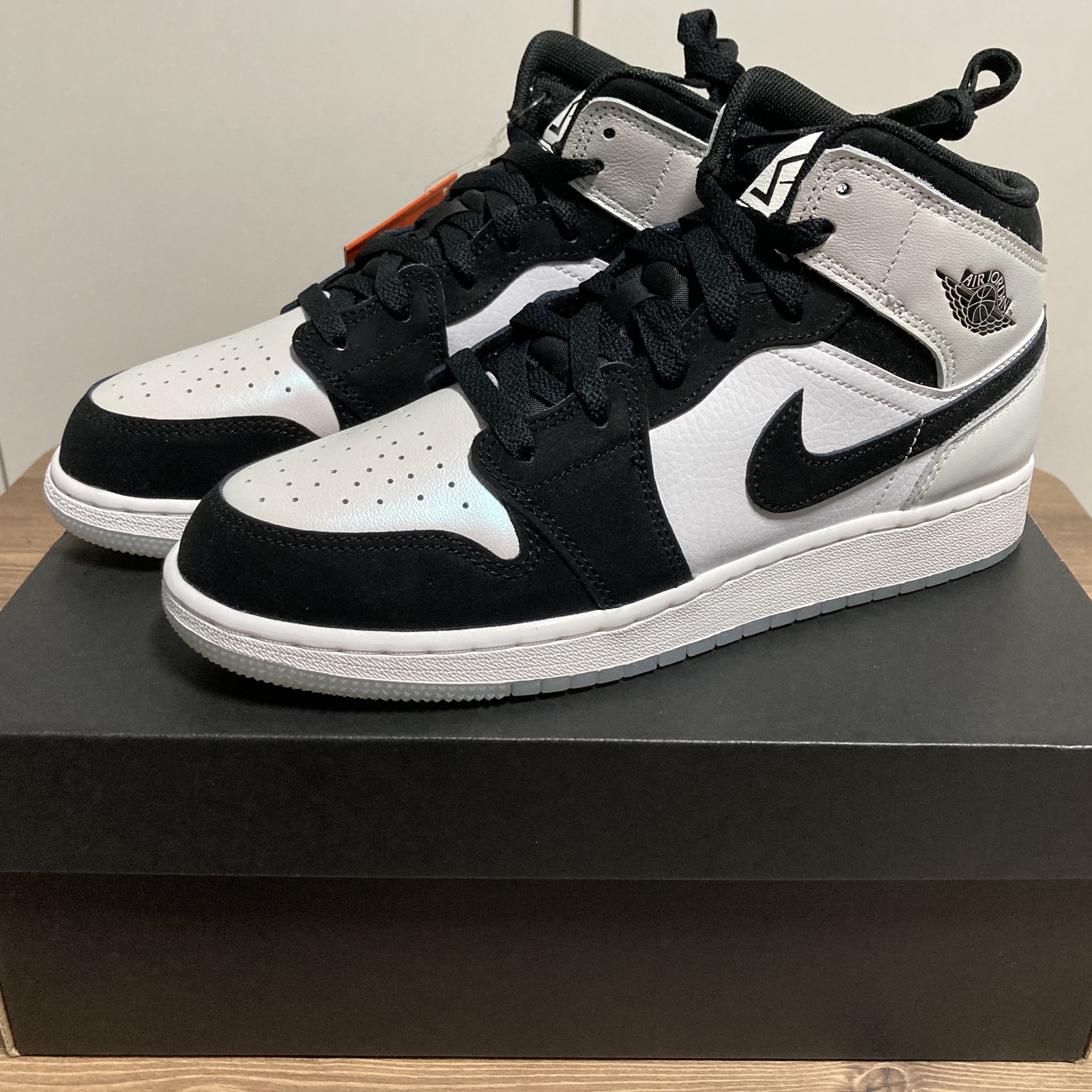 Jordan 1 Mid SE Diamond, (GS) Jordan 1 Mid SE Diamond 착용 스타일 - 2