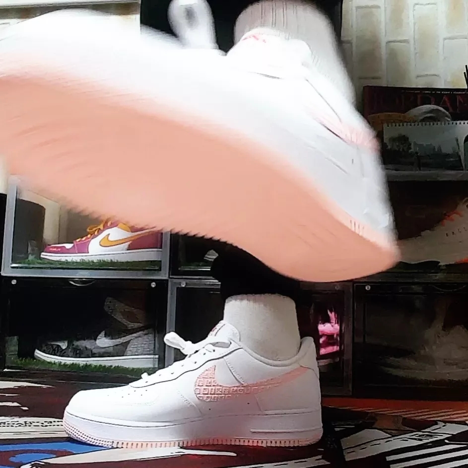 Nike Air Force 1 '07 Valentine's Day 2022 착용 스타일 - 3