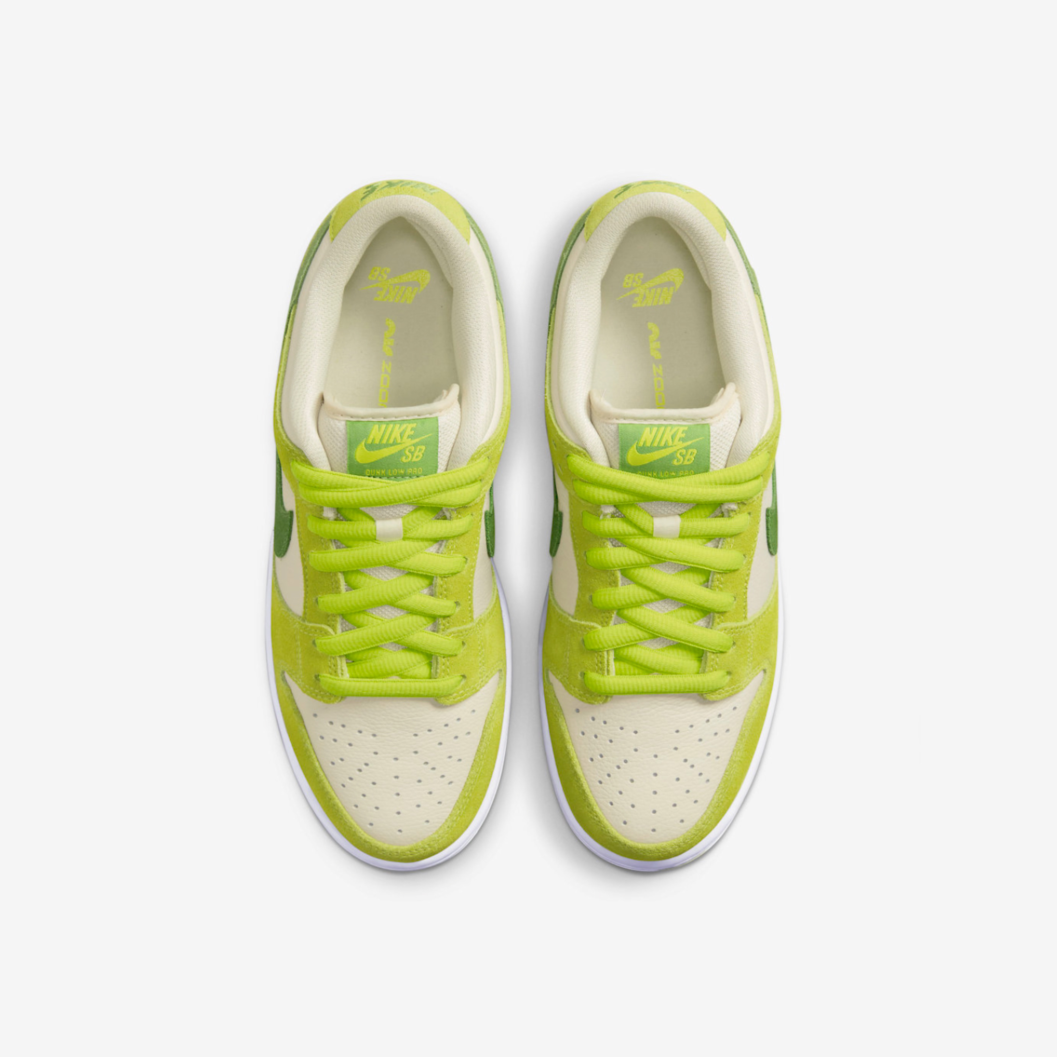 Nike SB Dunk Low Pro Sour Apple 착용 스타일 - 4