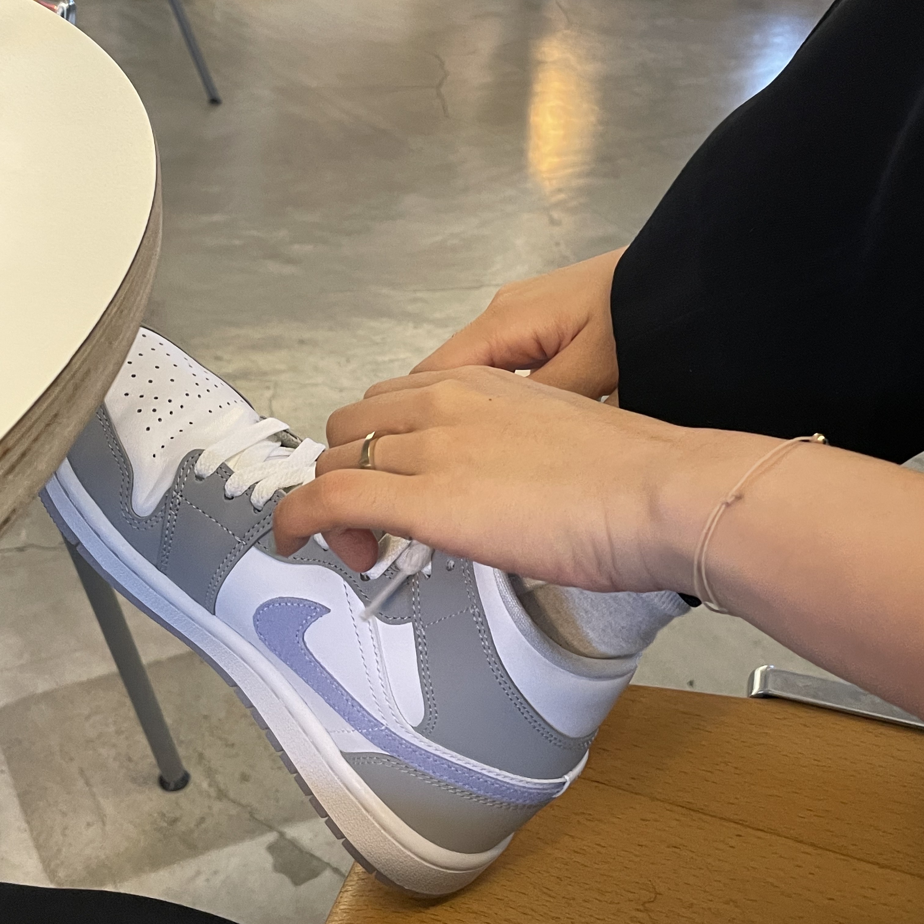 (W) Jordan 1 Mid Wolf Grey 착용 스타일 - 2