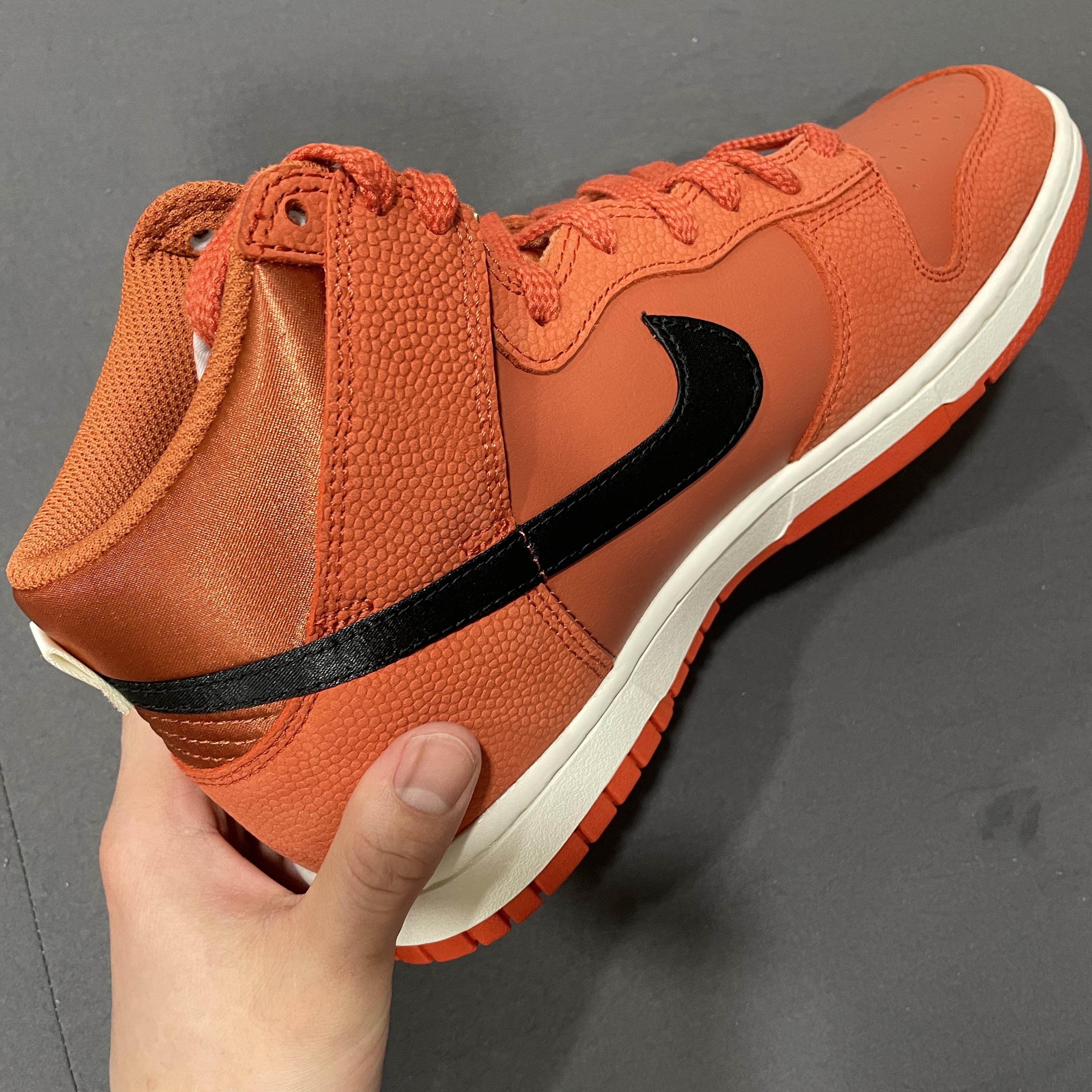 Nike Dunk High Retro PRM EMB One Game 착용 스타일 - 1