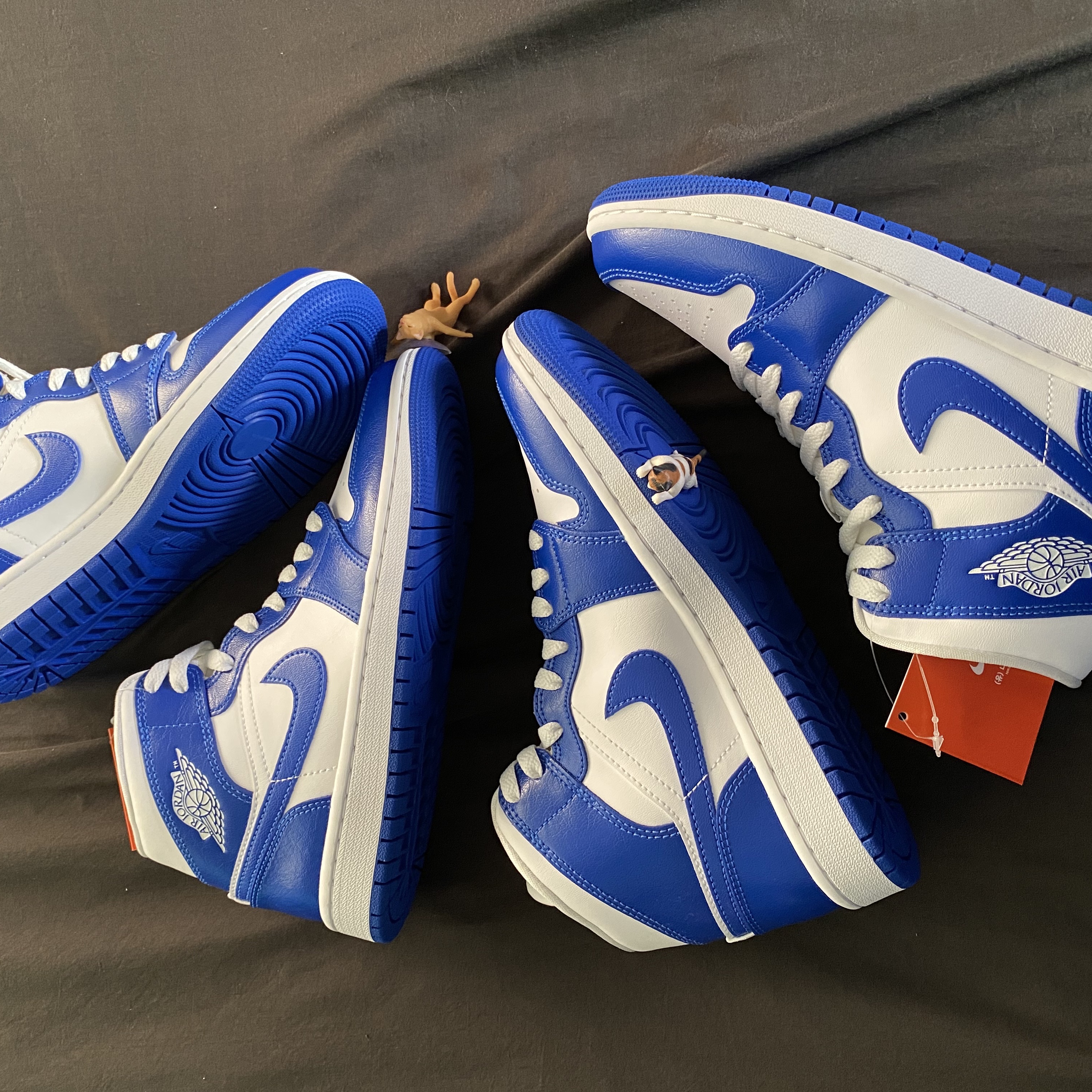 (W) Jordan 1 Mid White Hyper Royal 착용 스타일 - 2