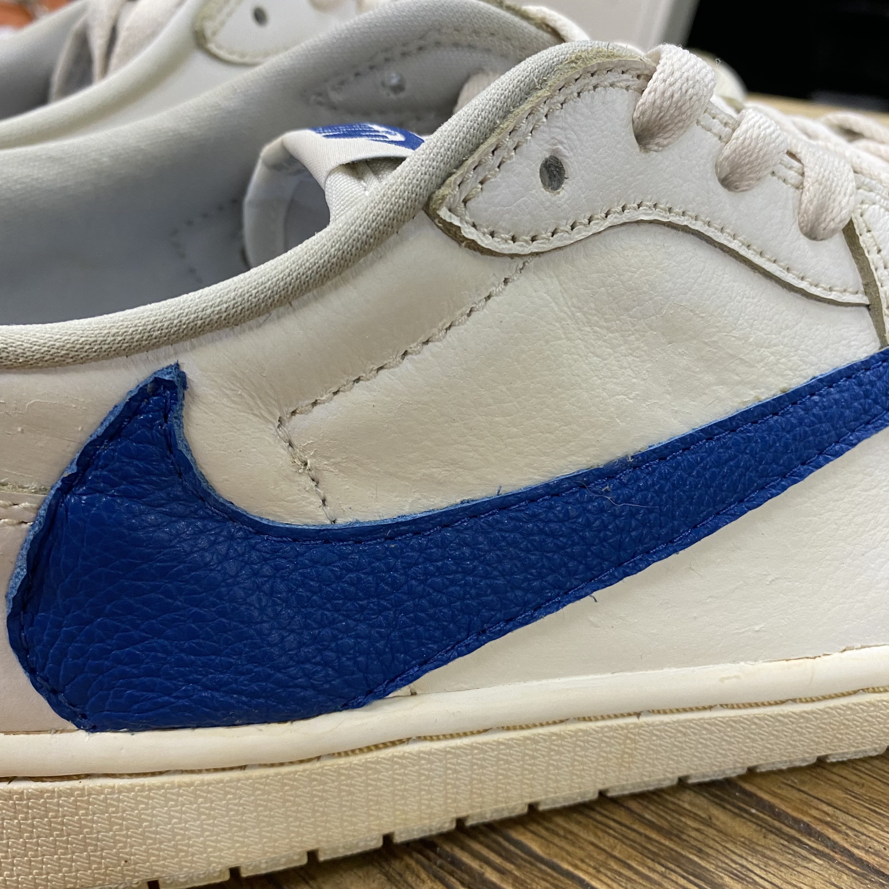 Jordan 1 Low OG Neutral Grey, Jordan 1 x Travis Scott x Fragment Retro Low OG SP Military Blue 착용 스타일 - 3
