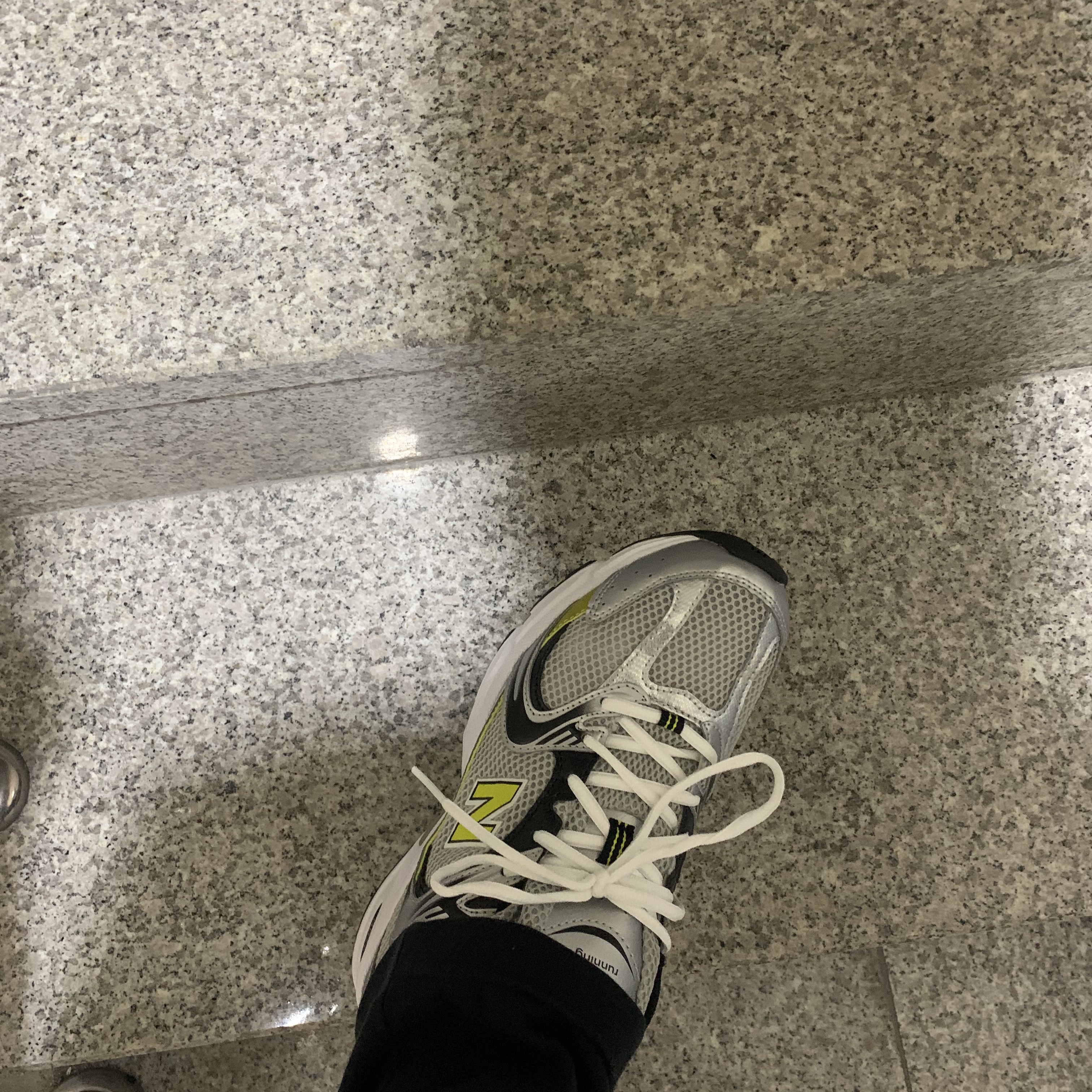 New Balance 530 Silver 착용 스타일 - 1