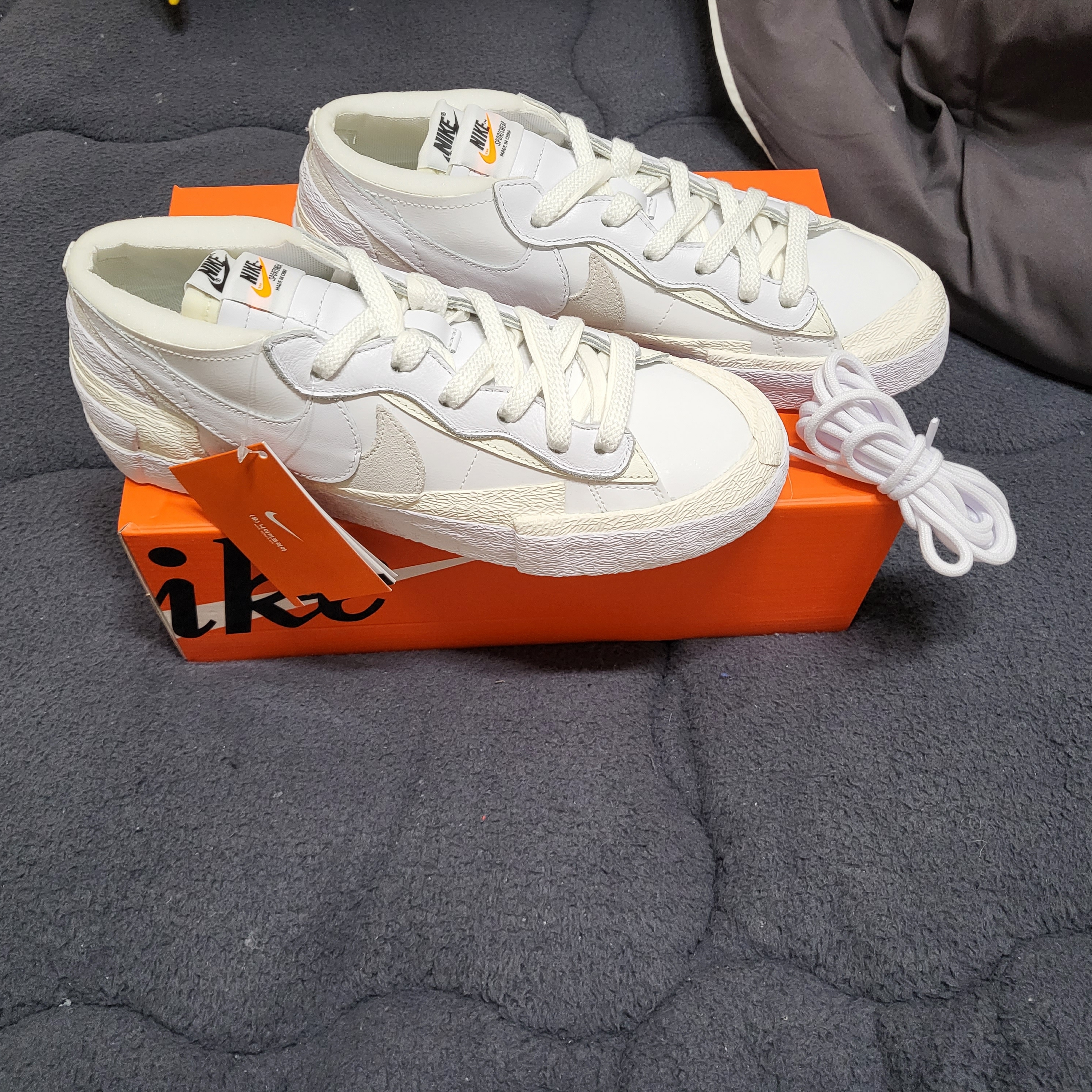 Nike x Sacai Blazer Low Black Patent Leather, Nike x Sacai Blazer Low White Patent Leather 착용 스타일 - 2