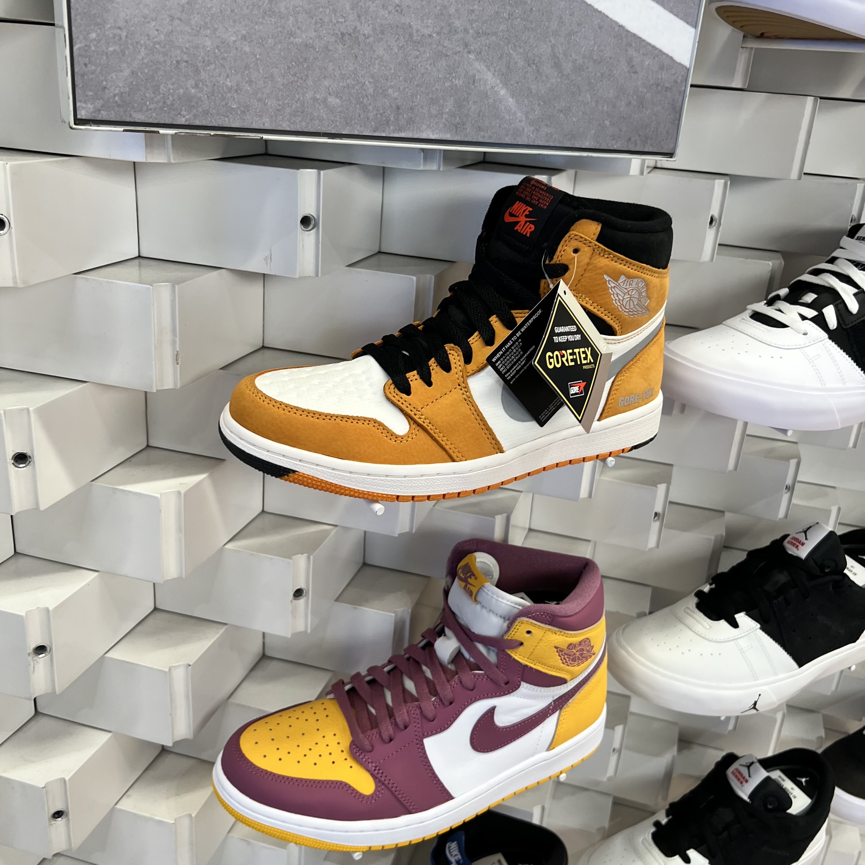 Jordan 1 Retro High OG Heritage, (GS) Jordan 1 Retro High OG Heritage 착용 스타일 - 4