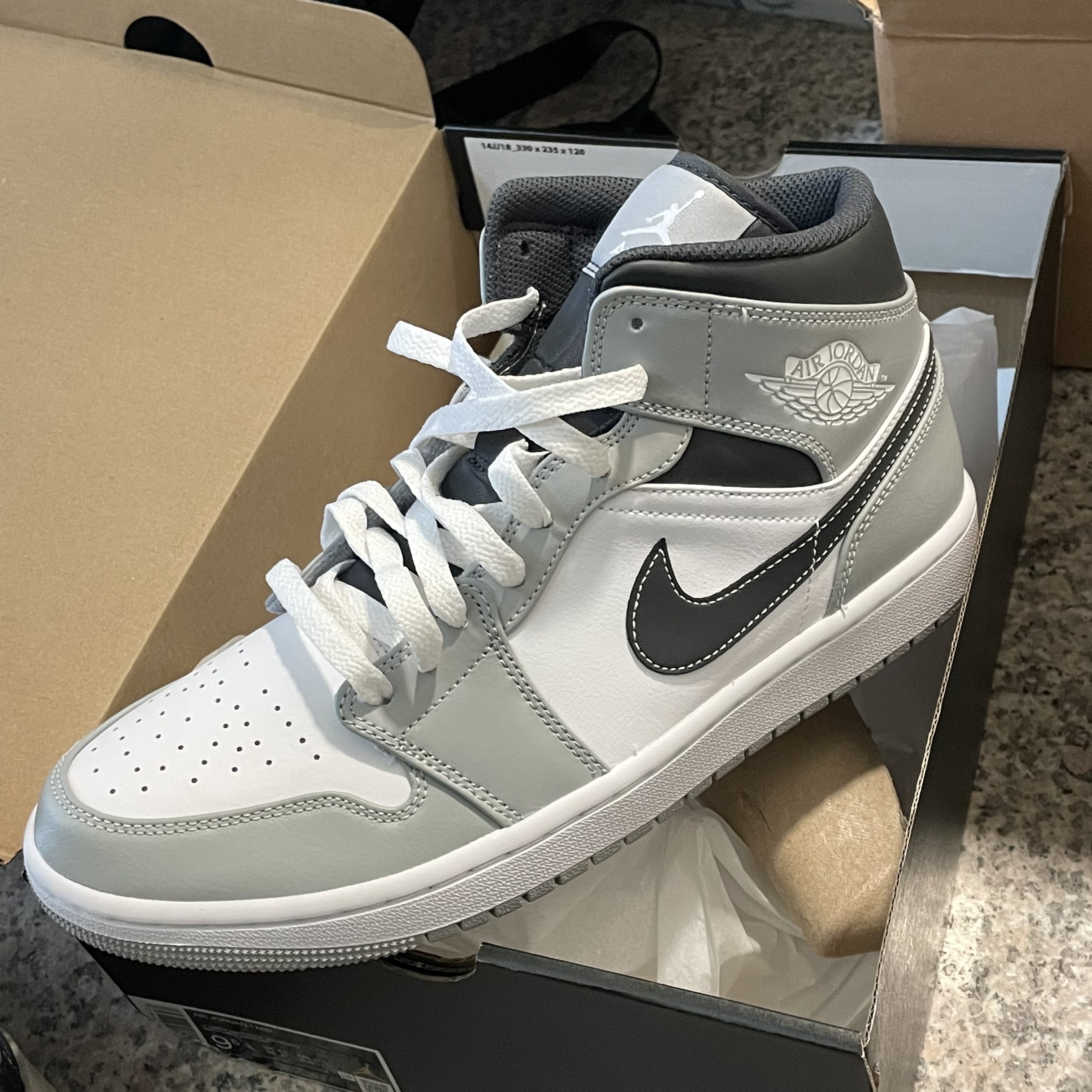 Jordan 1 Mid Light Smoke Grey Anthracite 착용 스타일