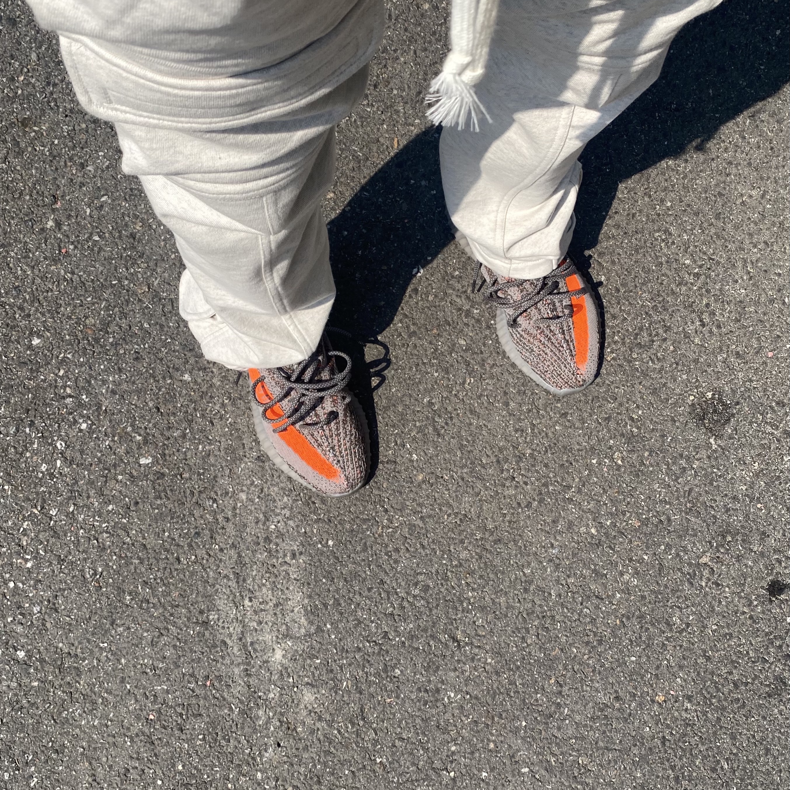 Adidas Yeezy Boost 350 V2 Beluga - Reflective 착용 스타일