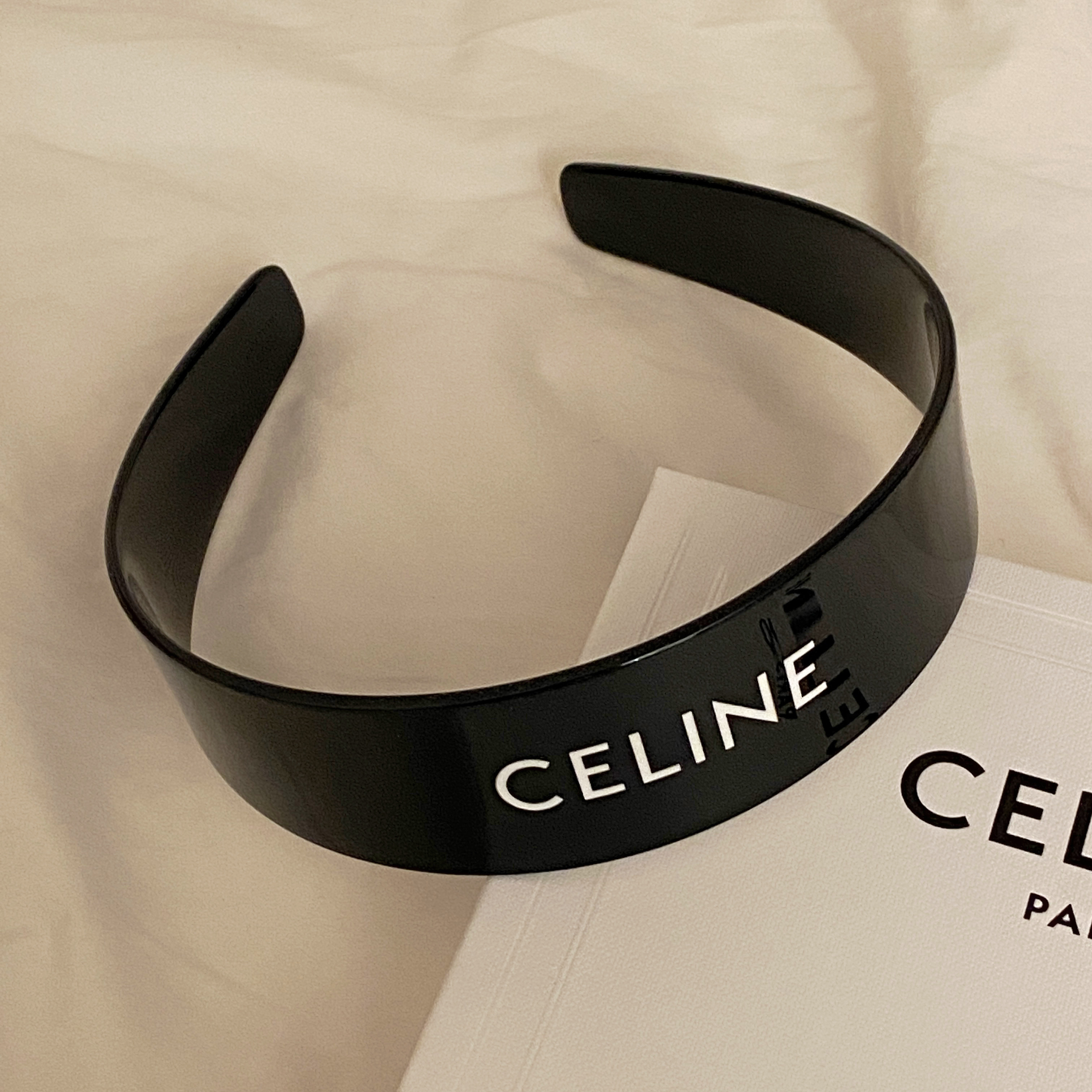 (W) Celine Monochroms Celine Headband in Acetate Black White 착용 스타일