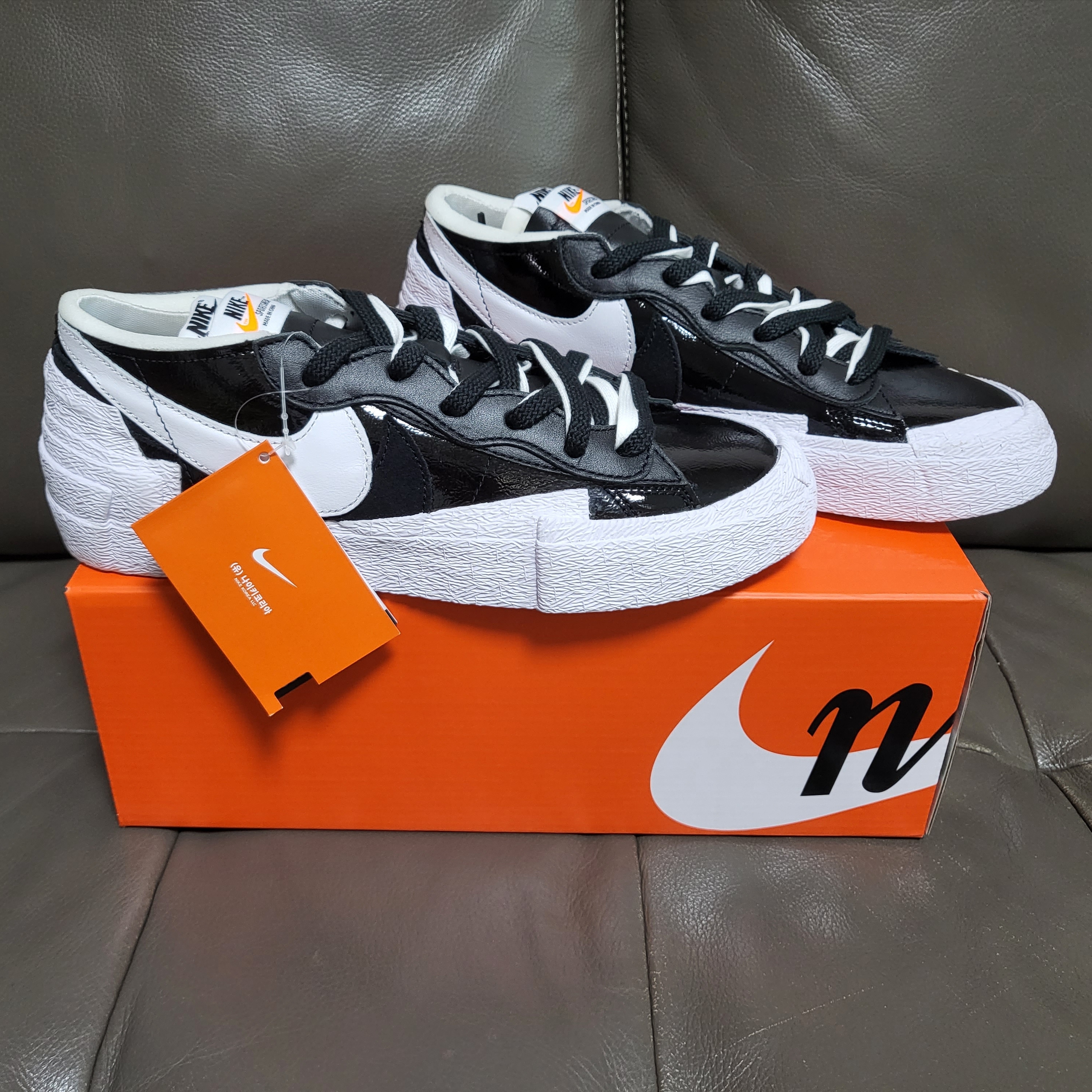 Nike x Sacai Blazer Low Black Patent Leather, Nike x Sacai Blazer Low White Patent Leather 착용 스타일 - 1