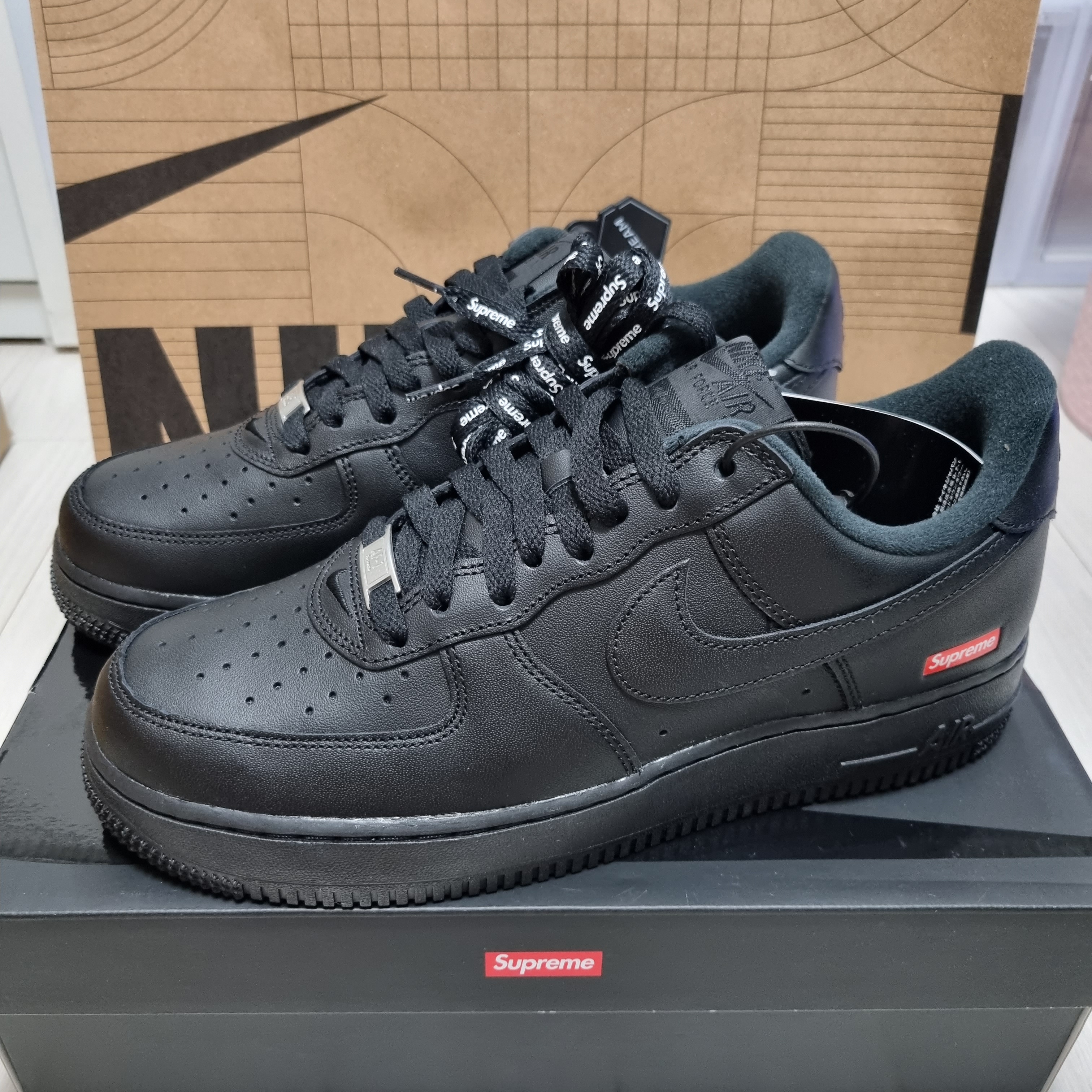 Nike x Supreme Air Force 1 Low Black 착용 스타일