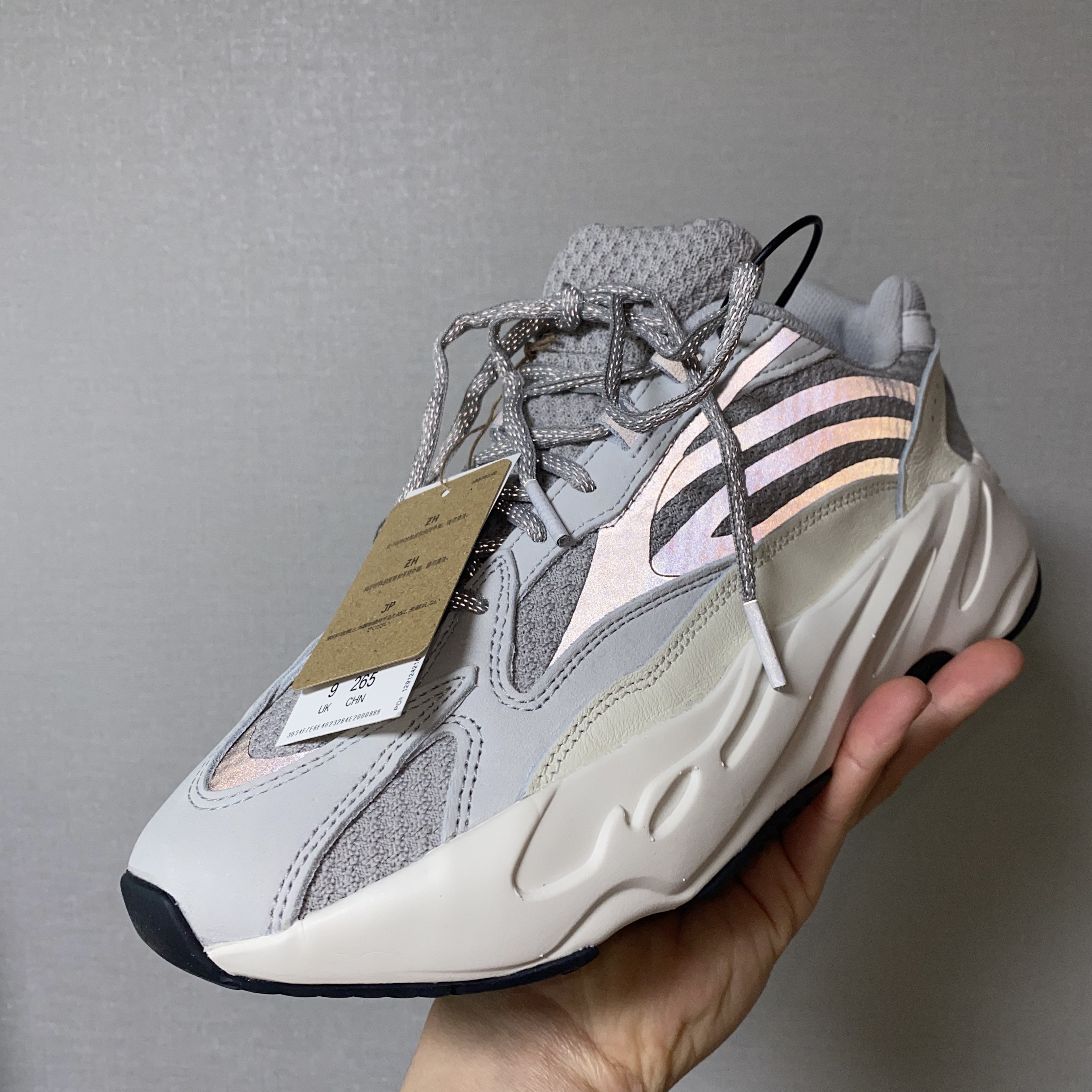 Adidas Yeezy Boost 700 V2 Static 2022 착용 스타일 - 2