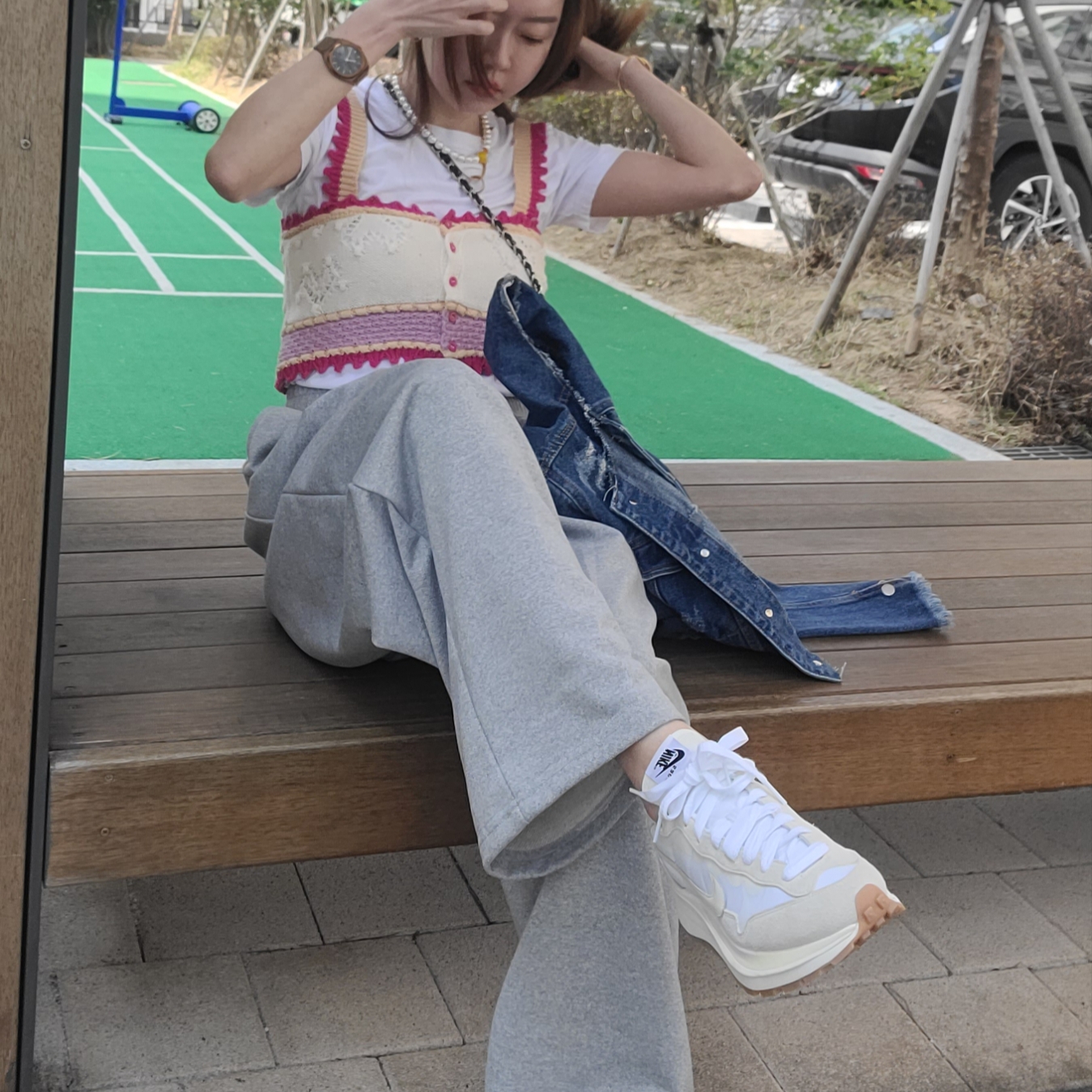 Nike x Sacai VaporWaffle White and Gum 착용 스타일 - 2