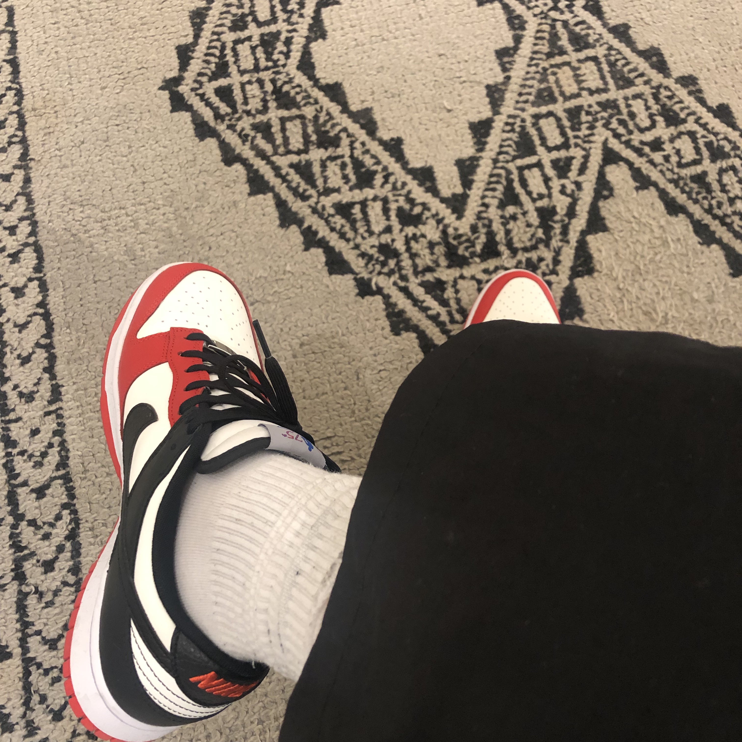 Nike x NBA Dunk Low Retro EMB Black and Chile Red 착용 스타일