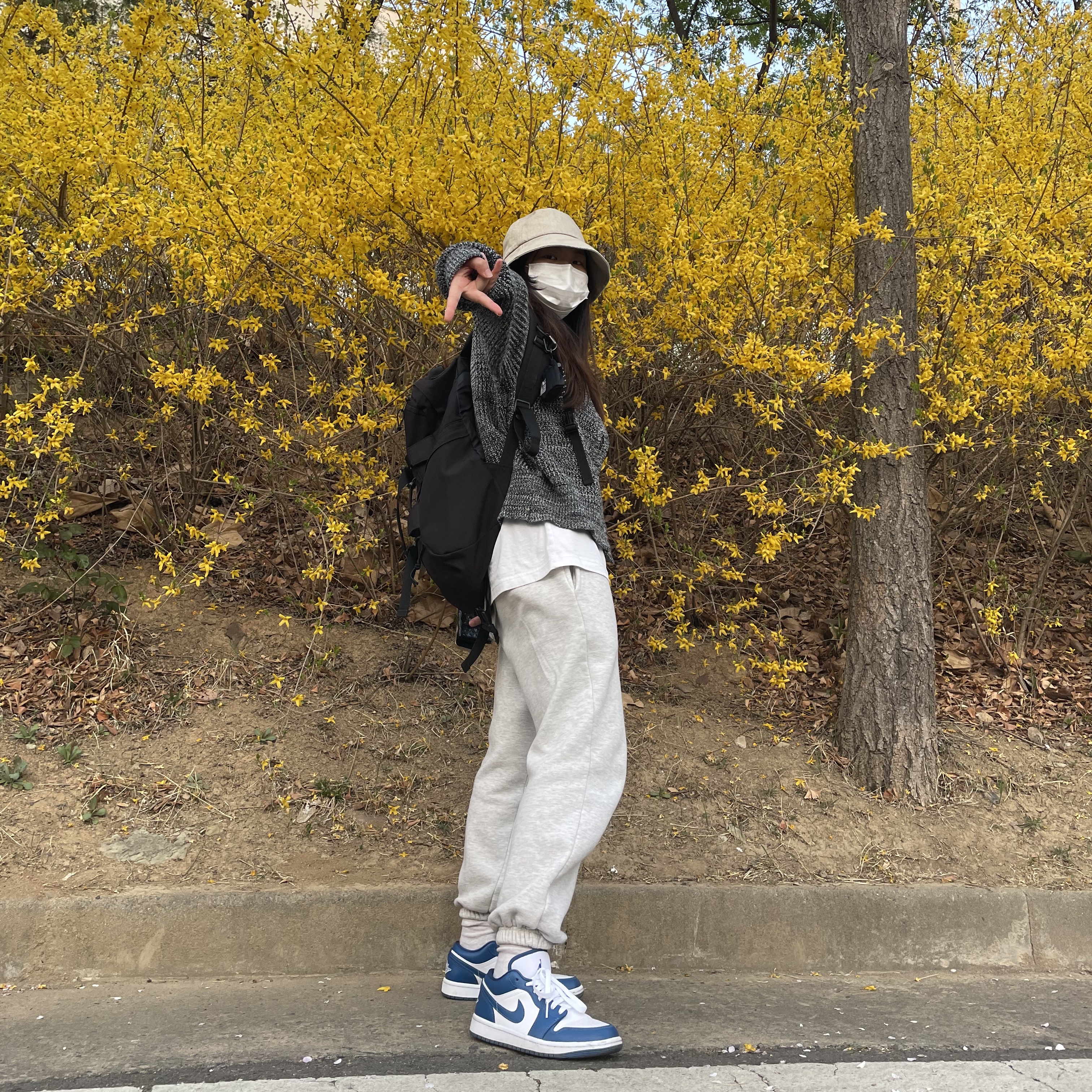 (W) Jordan 1 Low White Dark Marina Blue 착용 스타일