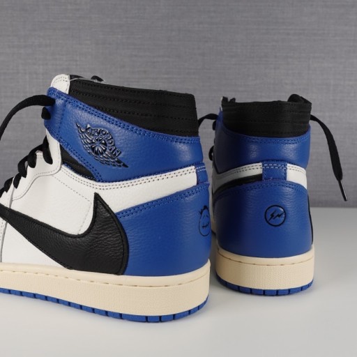 Jordan 1 Retro High OG Heritage, Jordan 1 x Travis Scott x Fragment Retro High OG SP Military Blue 착용 스타일 - 4