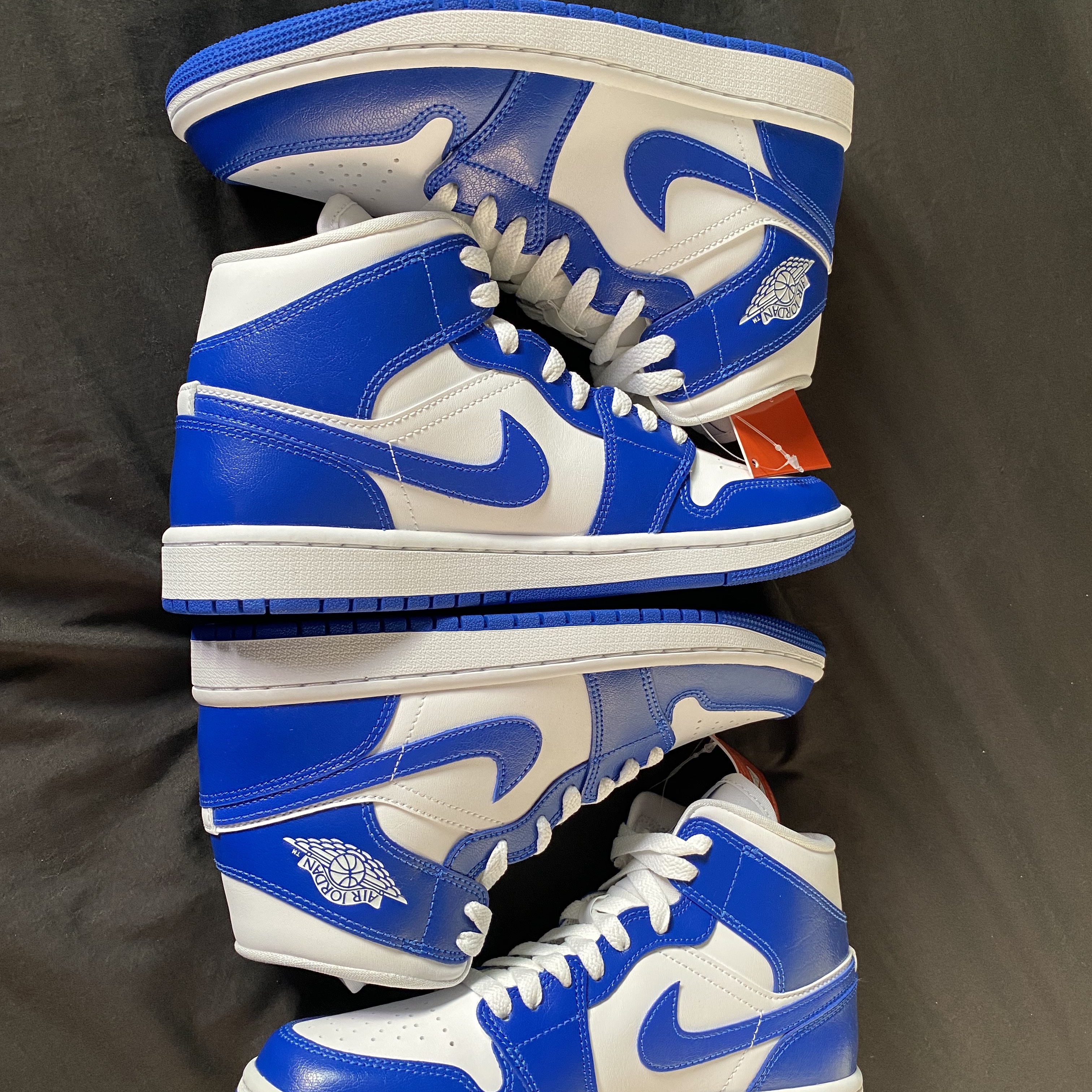 (W) Jordan 1 Mid White Hyper Royal 착용 스타일 - 4