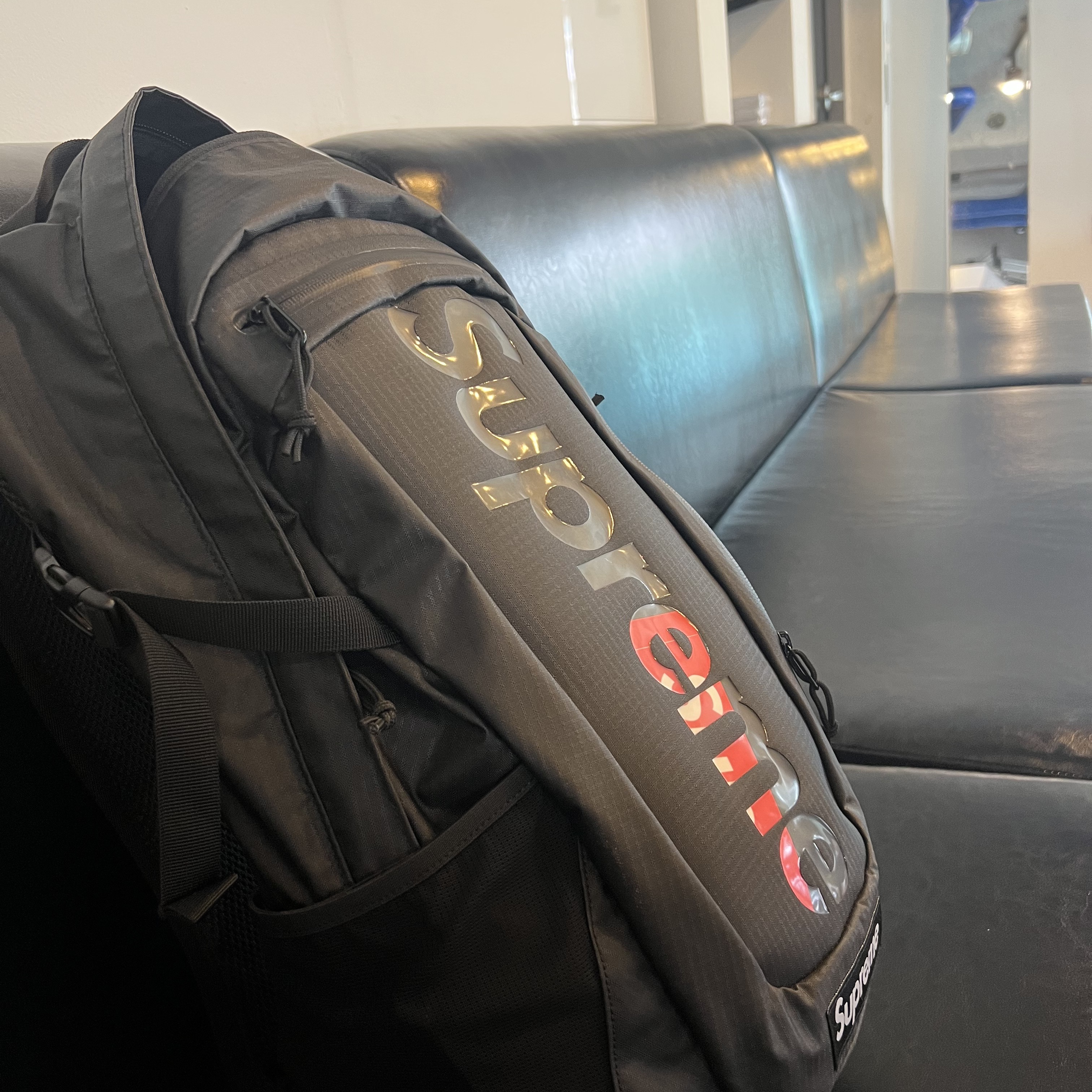 Supreme Backpack Black - 21SS 착용 스타일