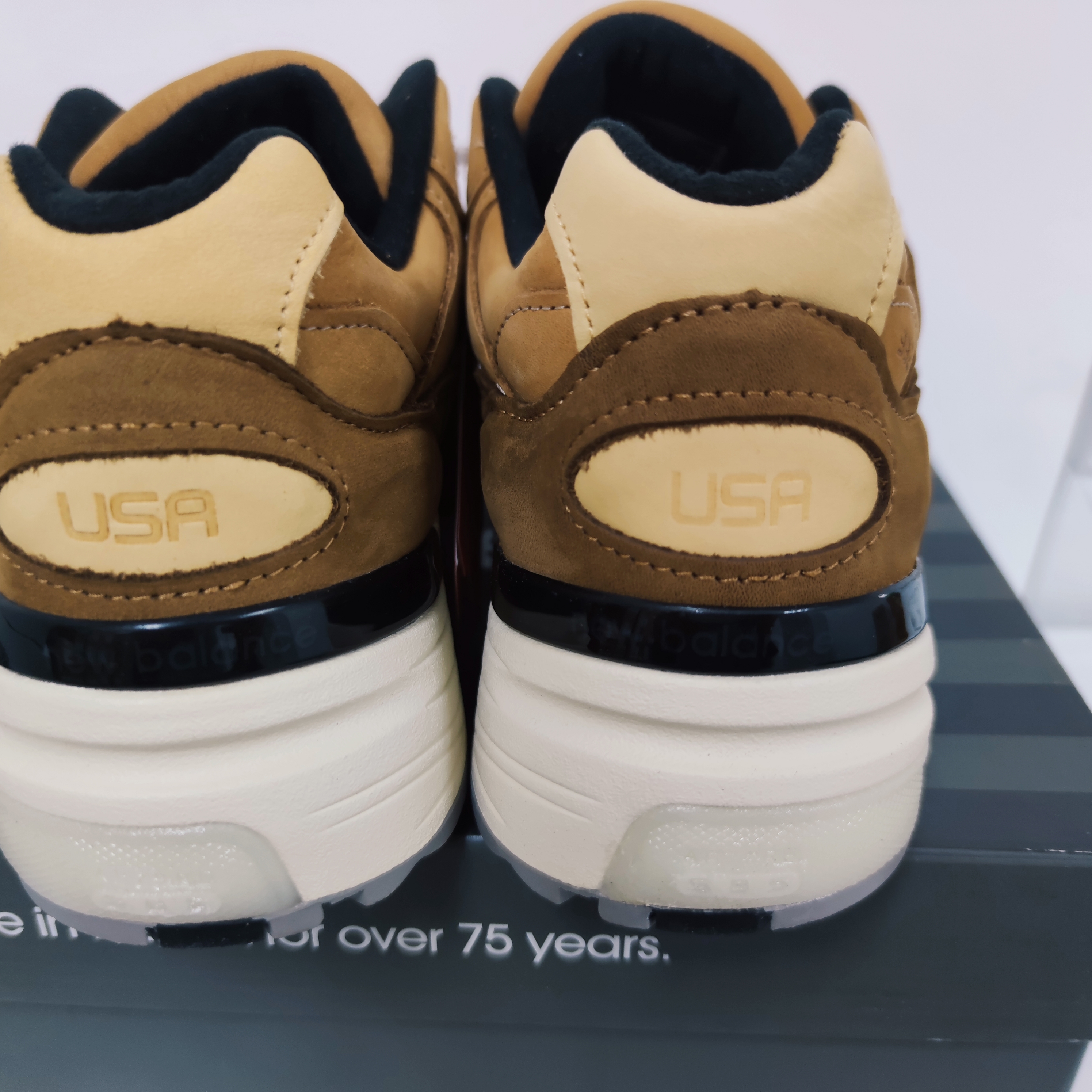 New Balance 992 Made in USA Brown 착용 스타일 - 3