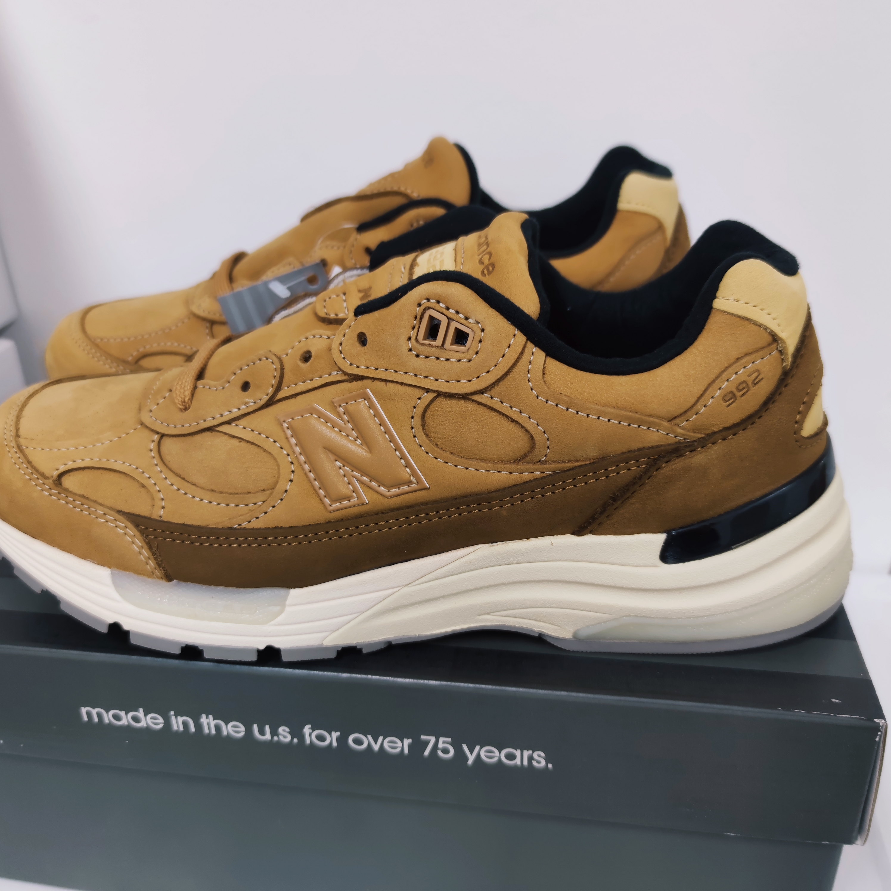 New Balance 992 Made in USA Brown 착용 스타일 - 2