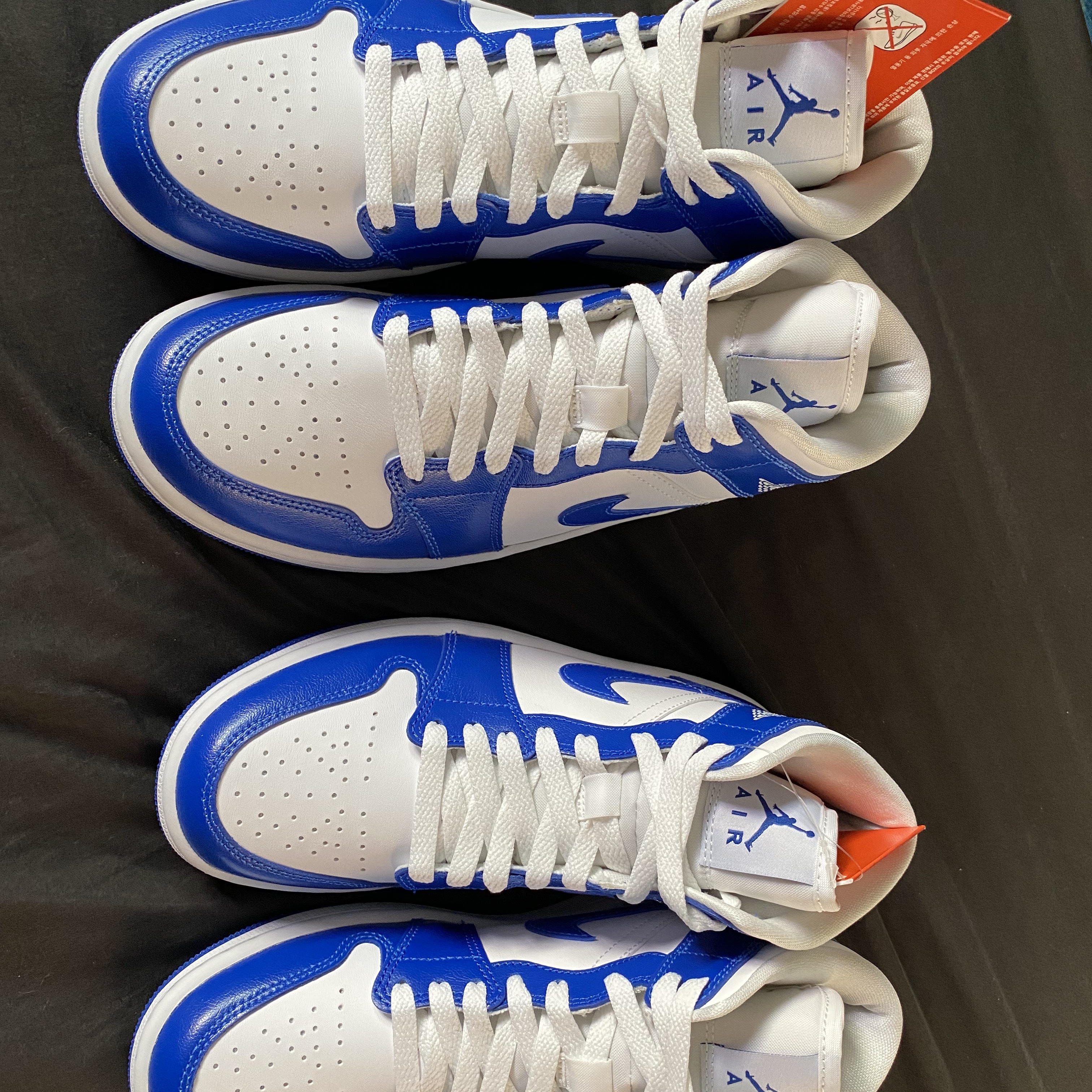 (W) Jordan 1 Mid White Hyper Royal 착용 스타일 - 3