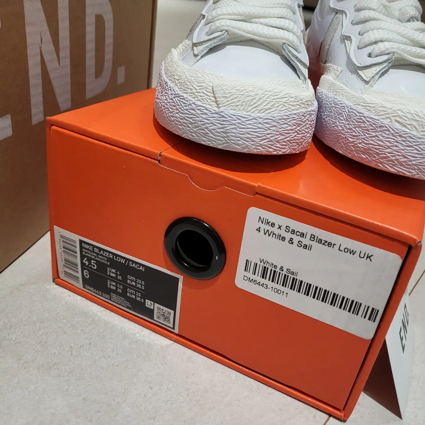 Nike x Sacai Blazer Low White Patent Leather 착용 스타일 - 4