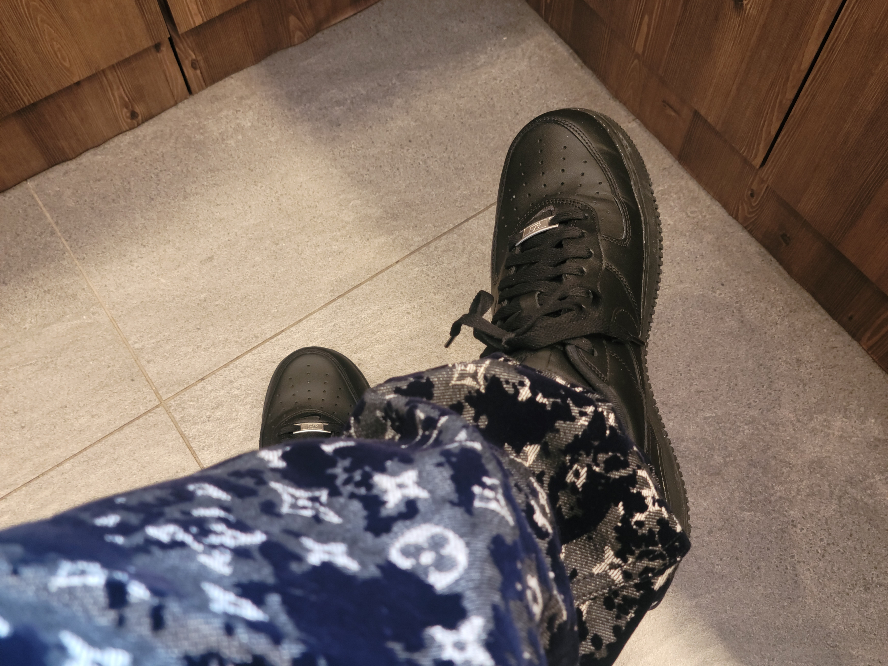 Nike x Supreme Air Force 1 Low Black 착용 스타일 - 1