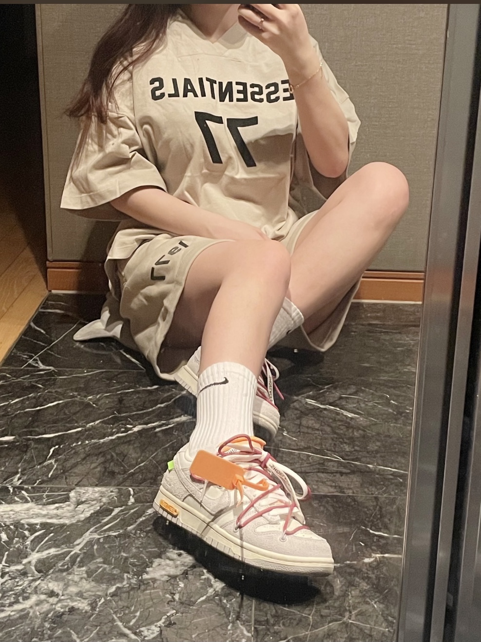 (Kids) Essentials 77 Football T-Shirt Wheat - 22SS, (Kids) Essentials 1977 Shorts Wheat - 22SS 착용 스타일 - 1