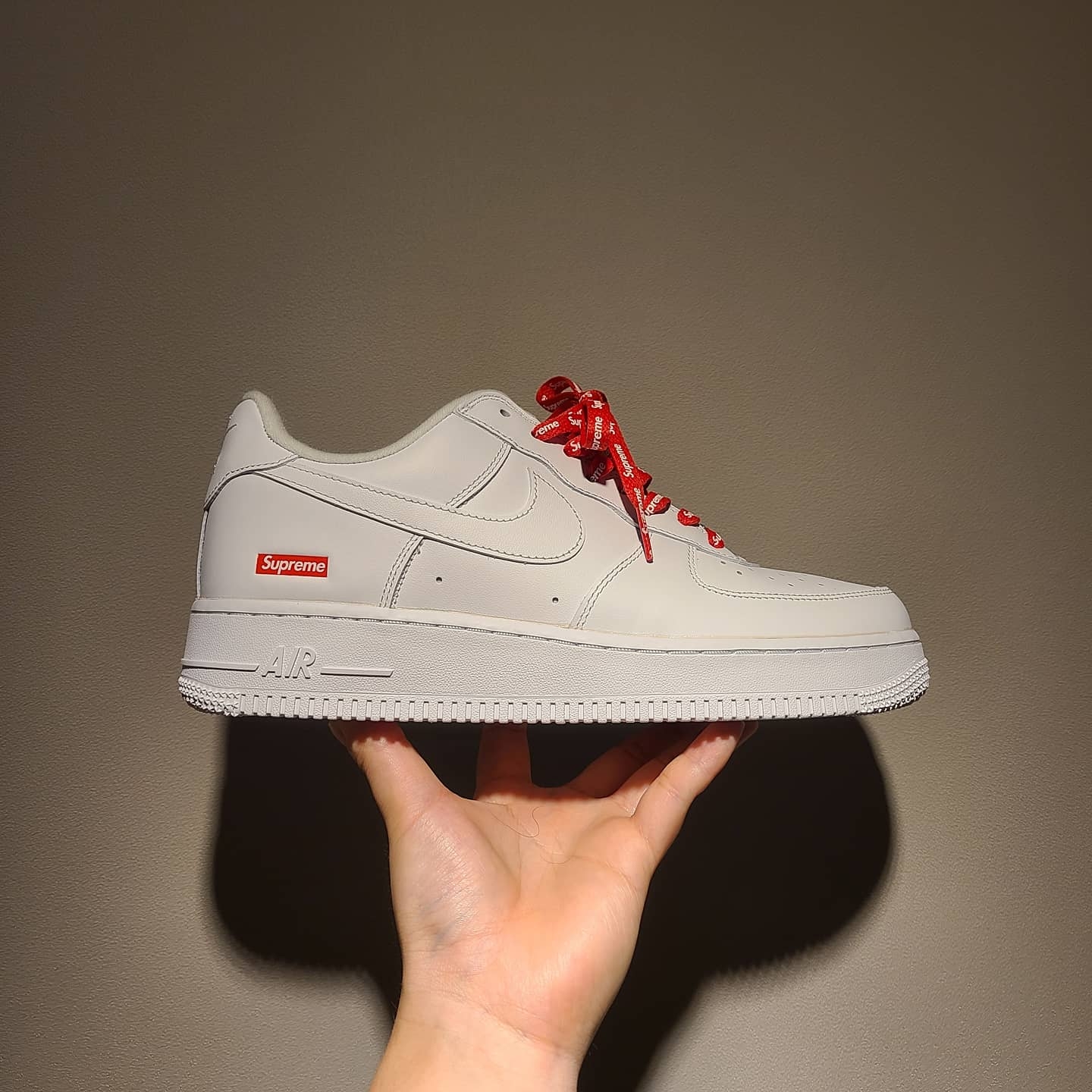 Nike x Supreme Air Force 1 Low White 착용 스타일