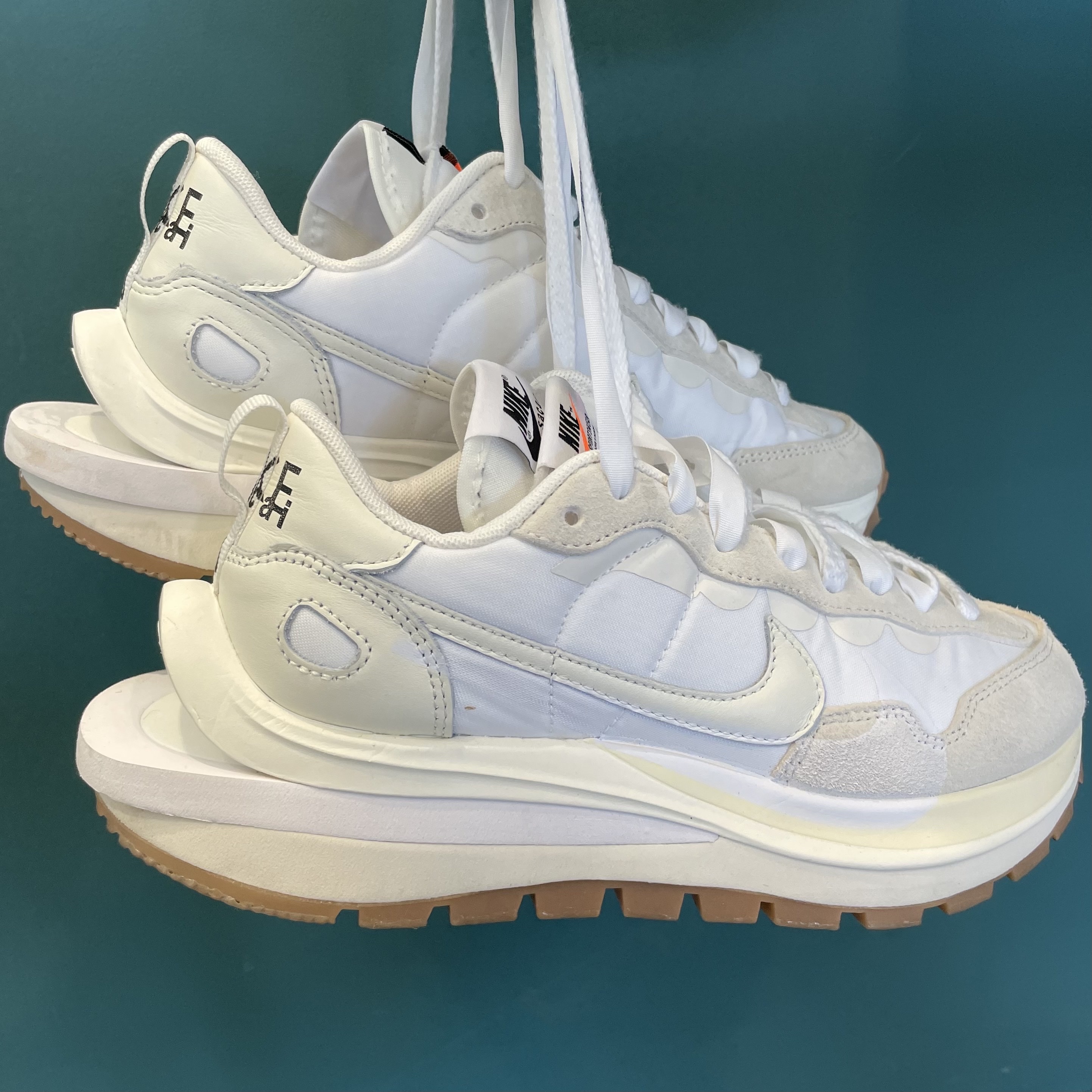 Nike x Sacai VaporWaffle White and Gum 착용 스타일