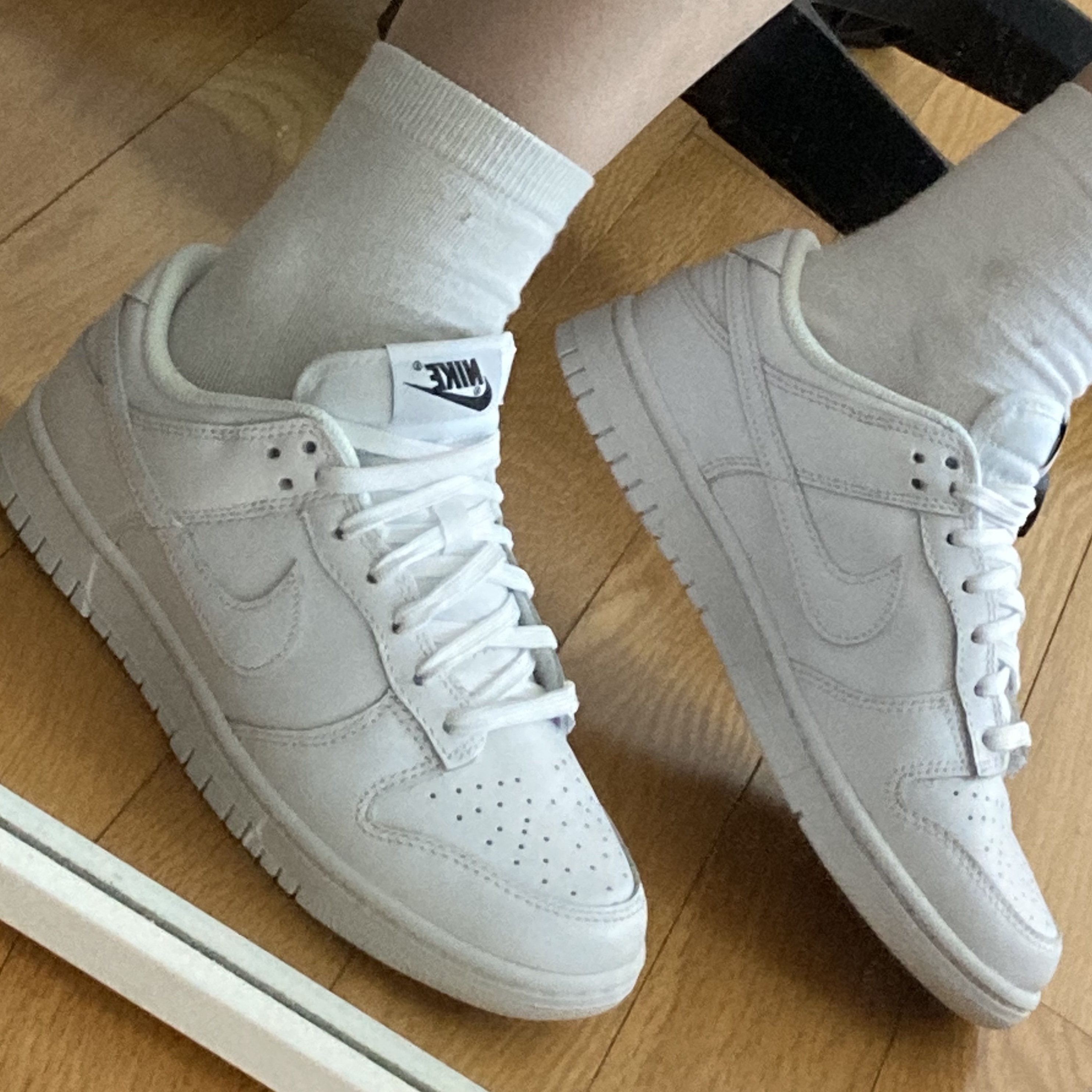 (W) Nike Dunk Low Triple White 착용 스타일