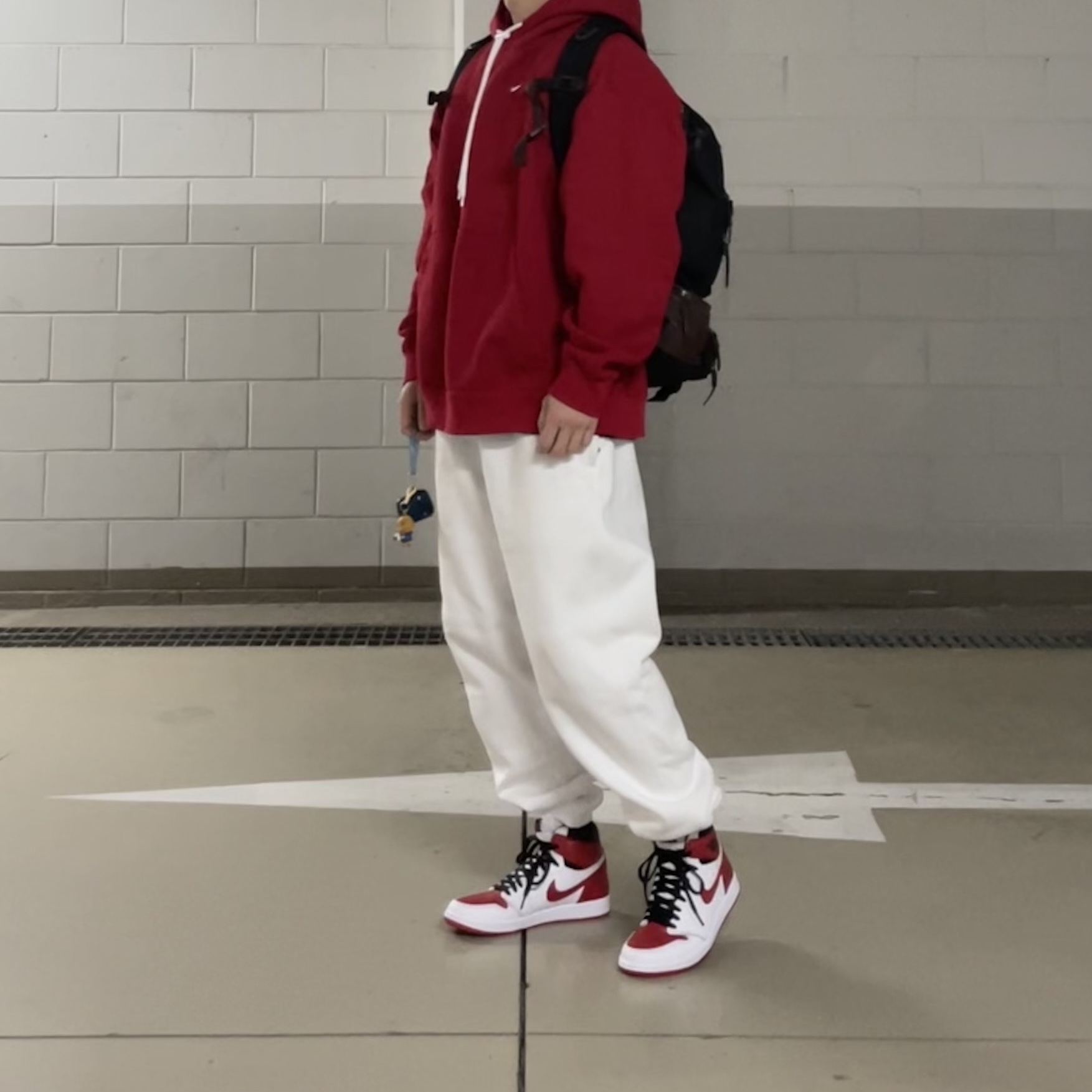 Jordan 1 Retro High OG Heritage, Nike M NRG Hoodie Red 착용 스타일