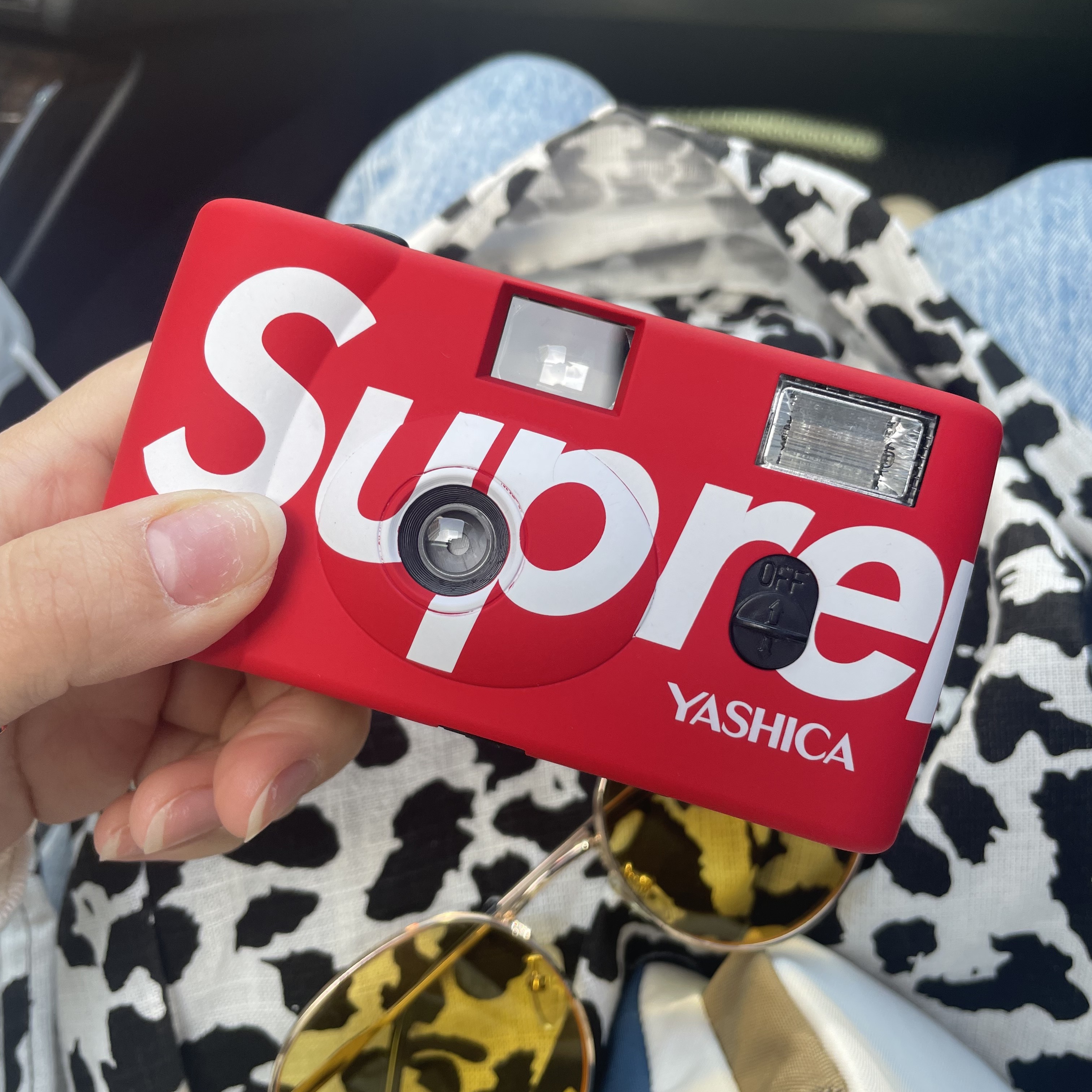 Supreme Yashica MF-1 Camera Red - 21SS 착용 스타일