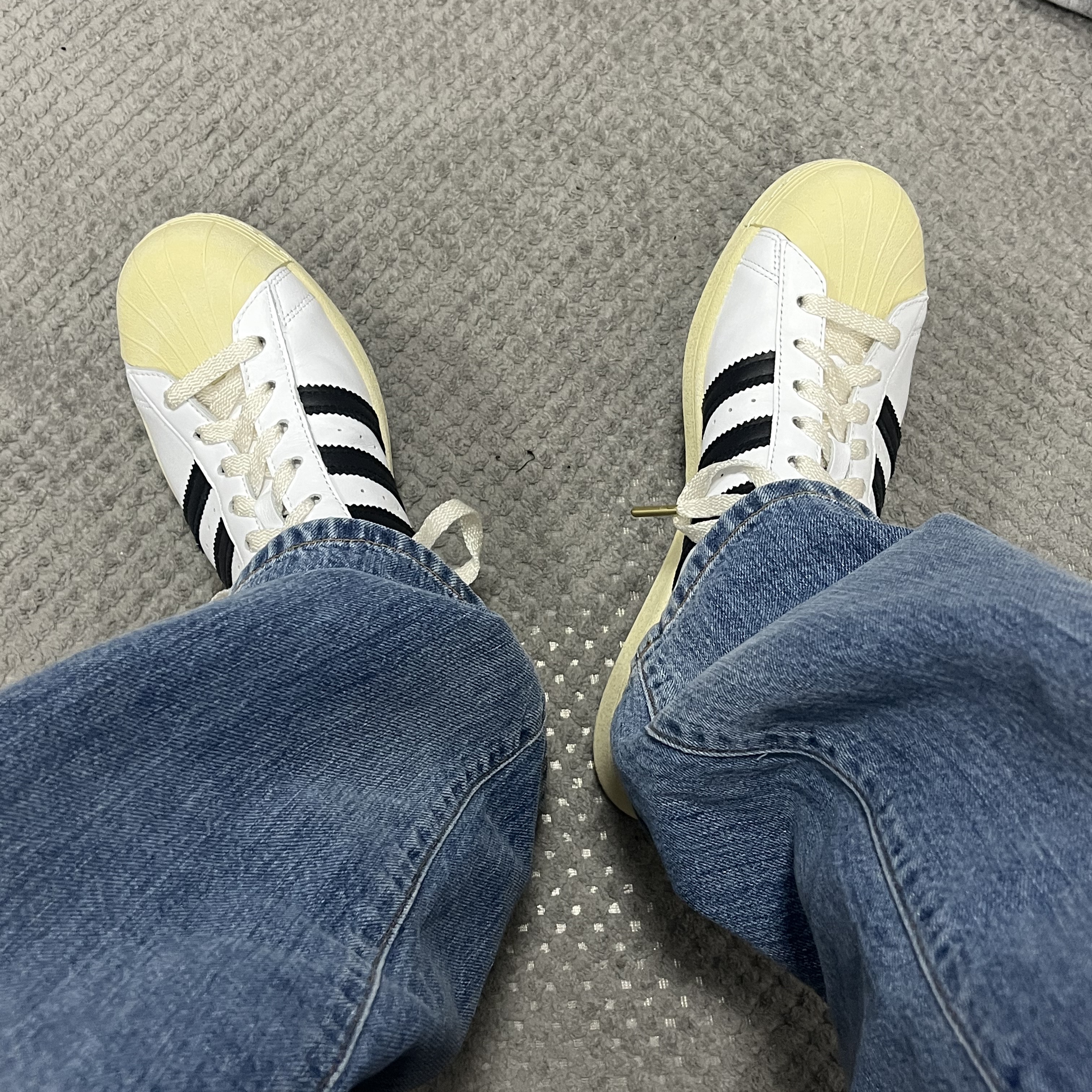 Adidas Superstar Premium White Black 착용 스타일