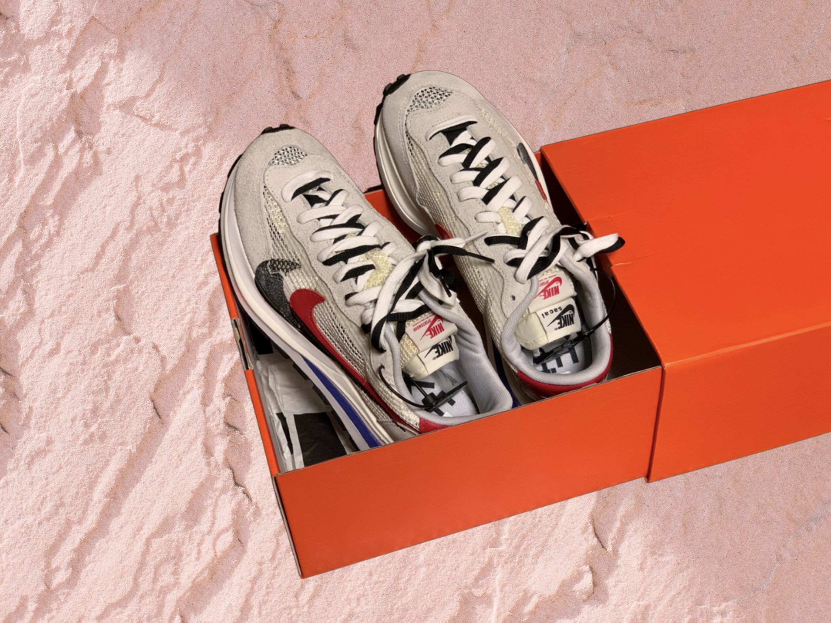 Nike x Sacai VaporWaffle Royal Fuchsia 착용 스타일