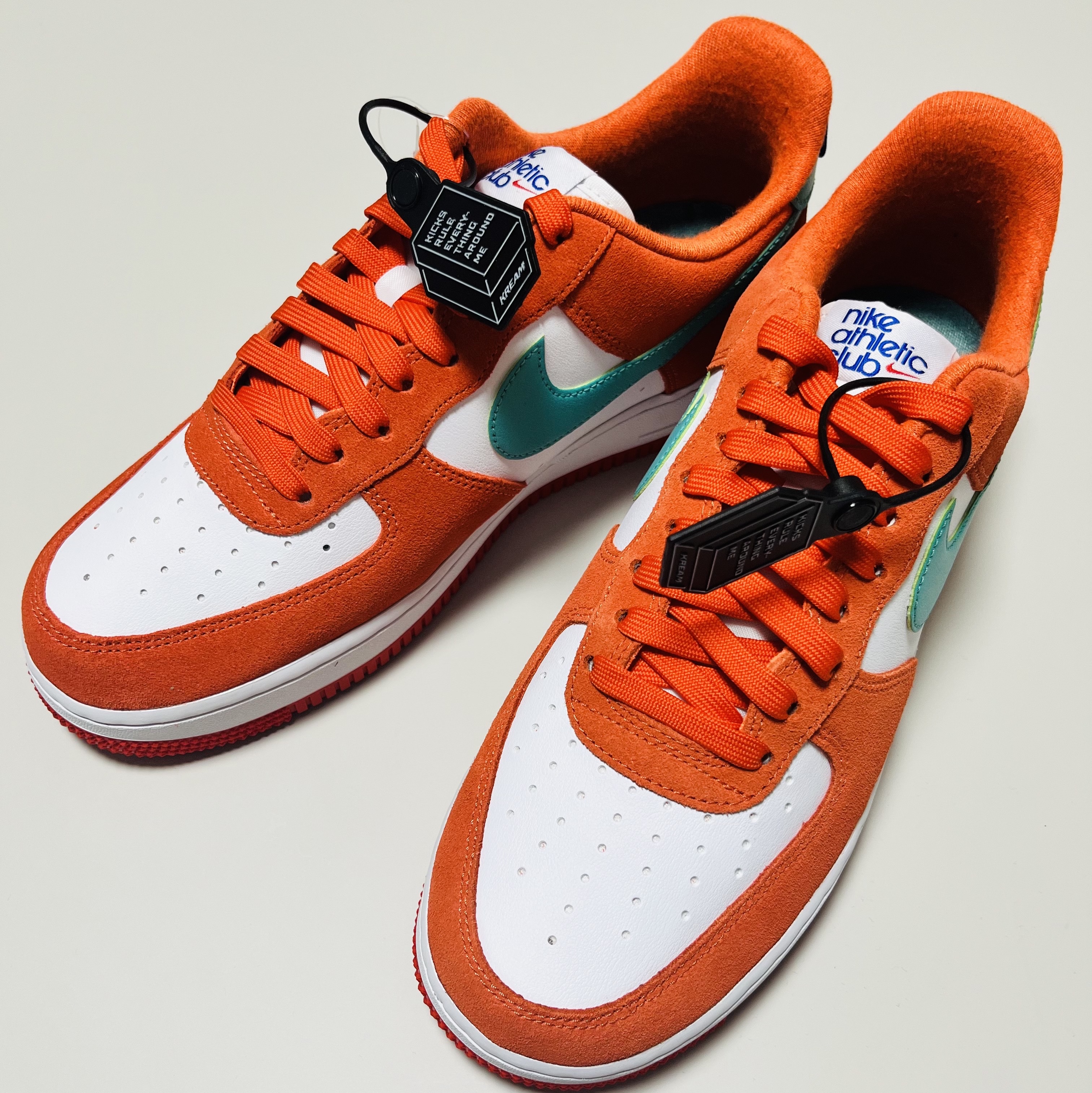 Nike Air Force 1 '07 LV8 Athletic Club Rush Orange Washed Teal 착용 스타일