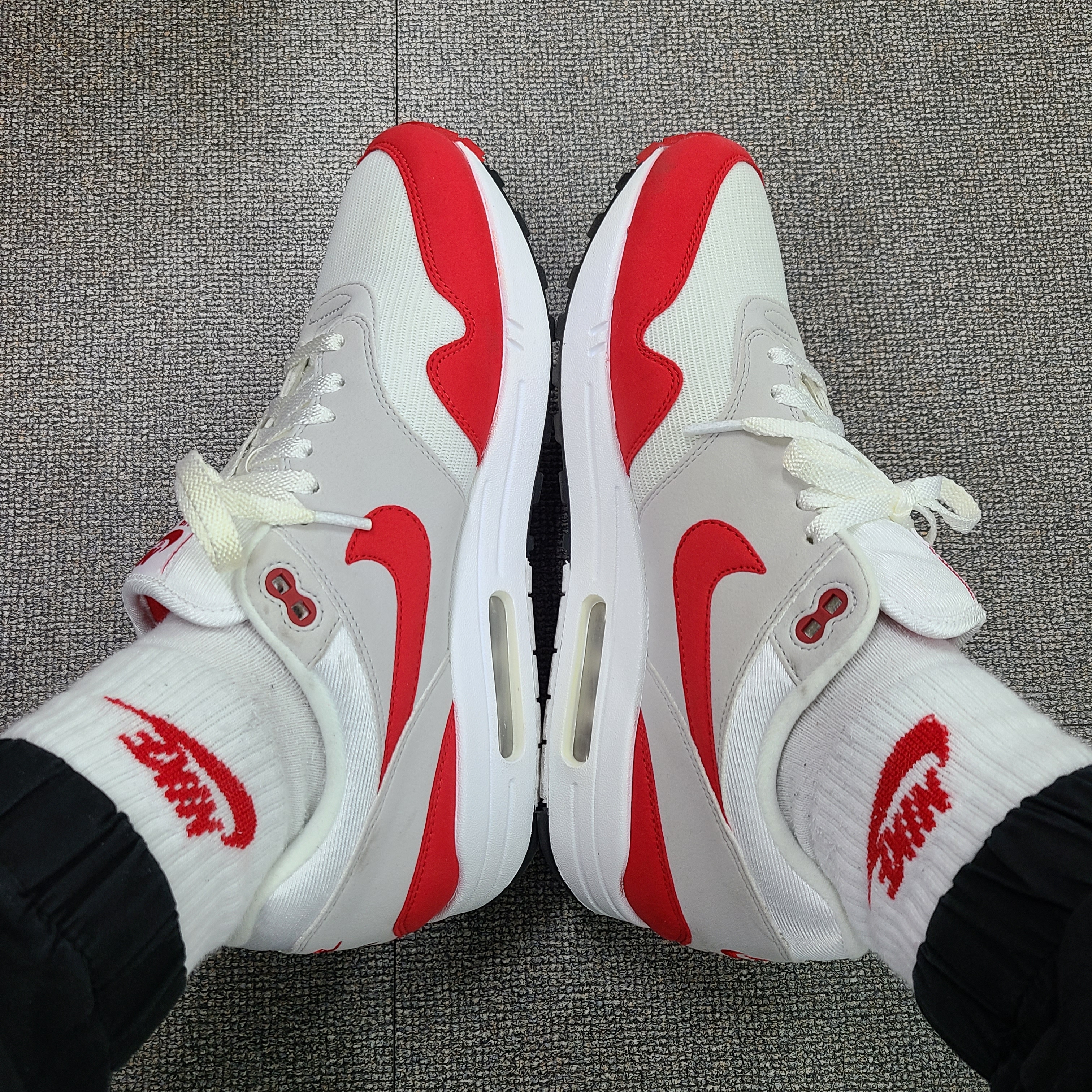 Nike Air Max 1 Anniversary Red 2017 착용 스타일 - 1