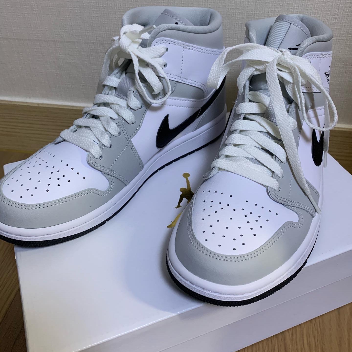 (W) Jordan 1 Mid Grey Fog 착용 스타일 - 2