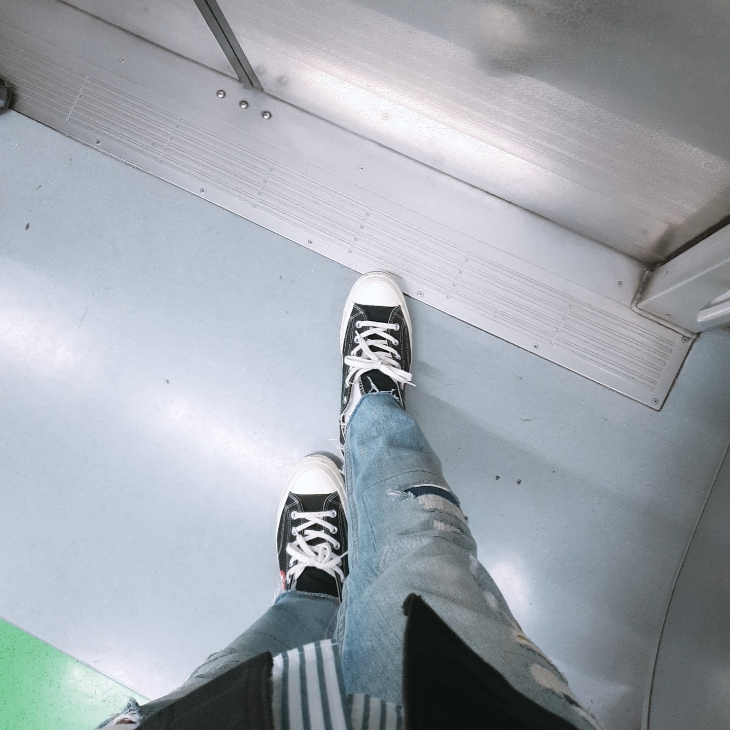 Converse x Play Comme des Garcons Chuck 70 Ox Black 착용 스타일 - 2